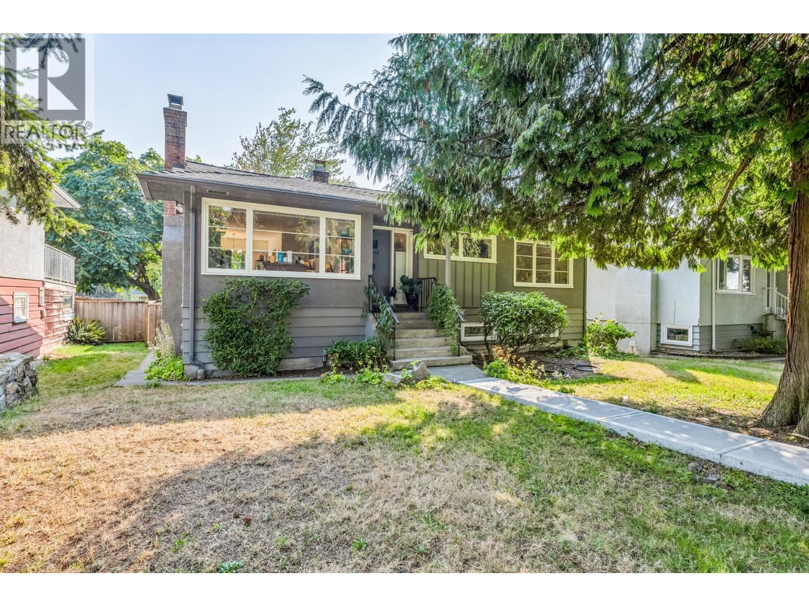 415 W 26th St, North Vancouver, BC V7N 2G9