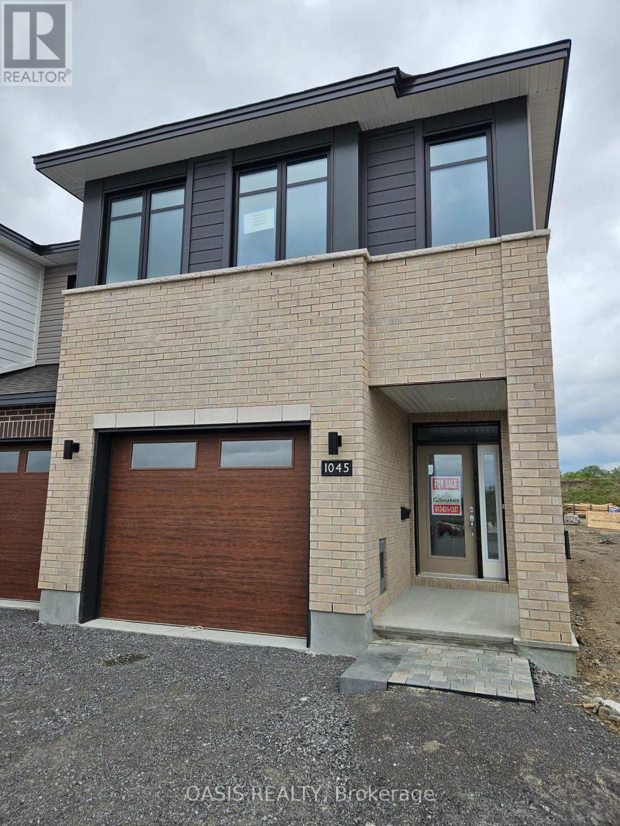 1045 Cope Dr, Ottawa, ON K2S 3B5