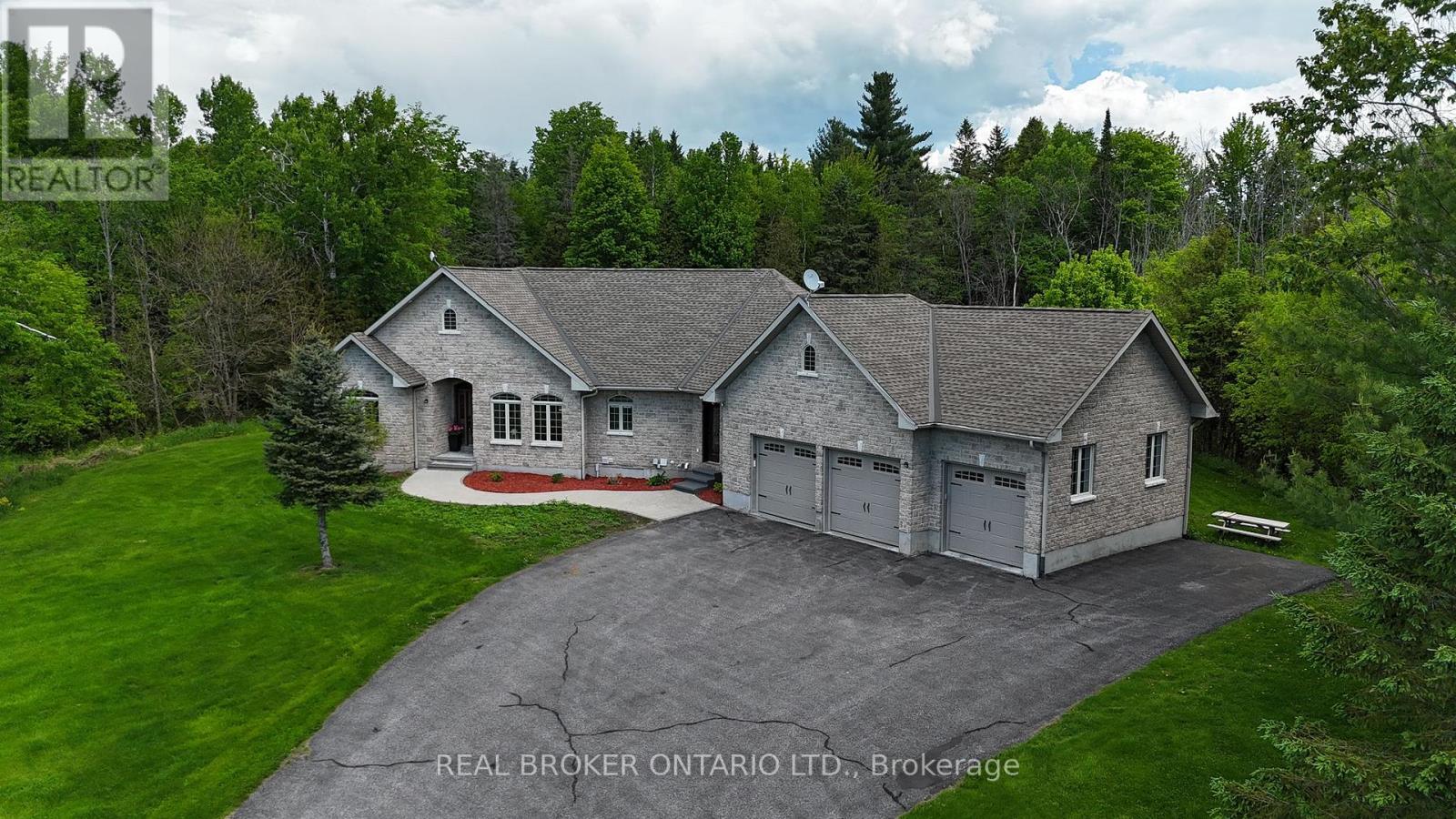 3464 Greenland Rd, Ottawa, ON K0A 1T0