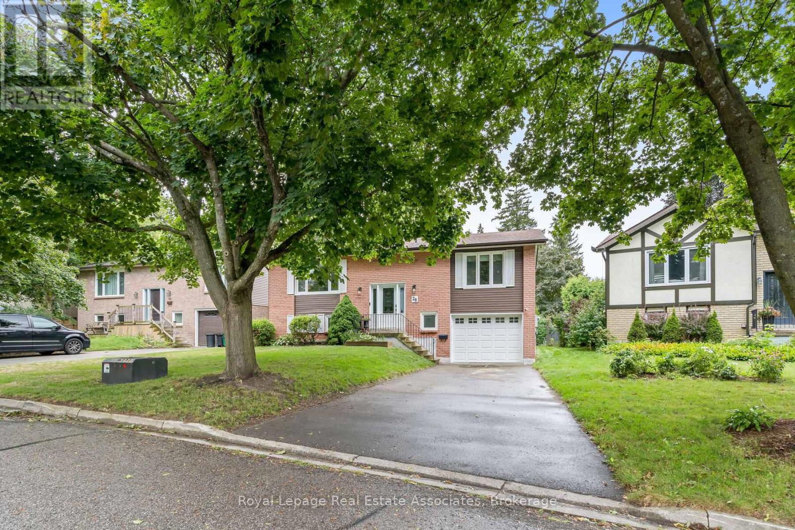28 Adams Ct, Halton Hills Ac Acton, ON L7J 2V8