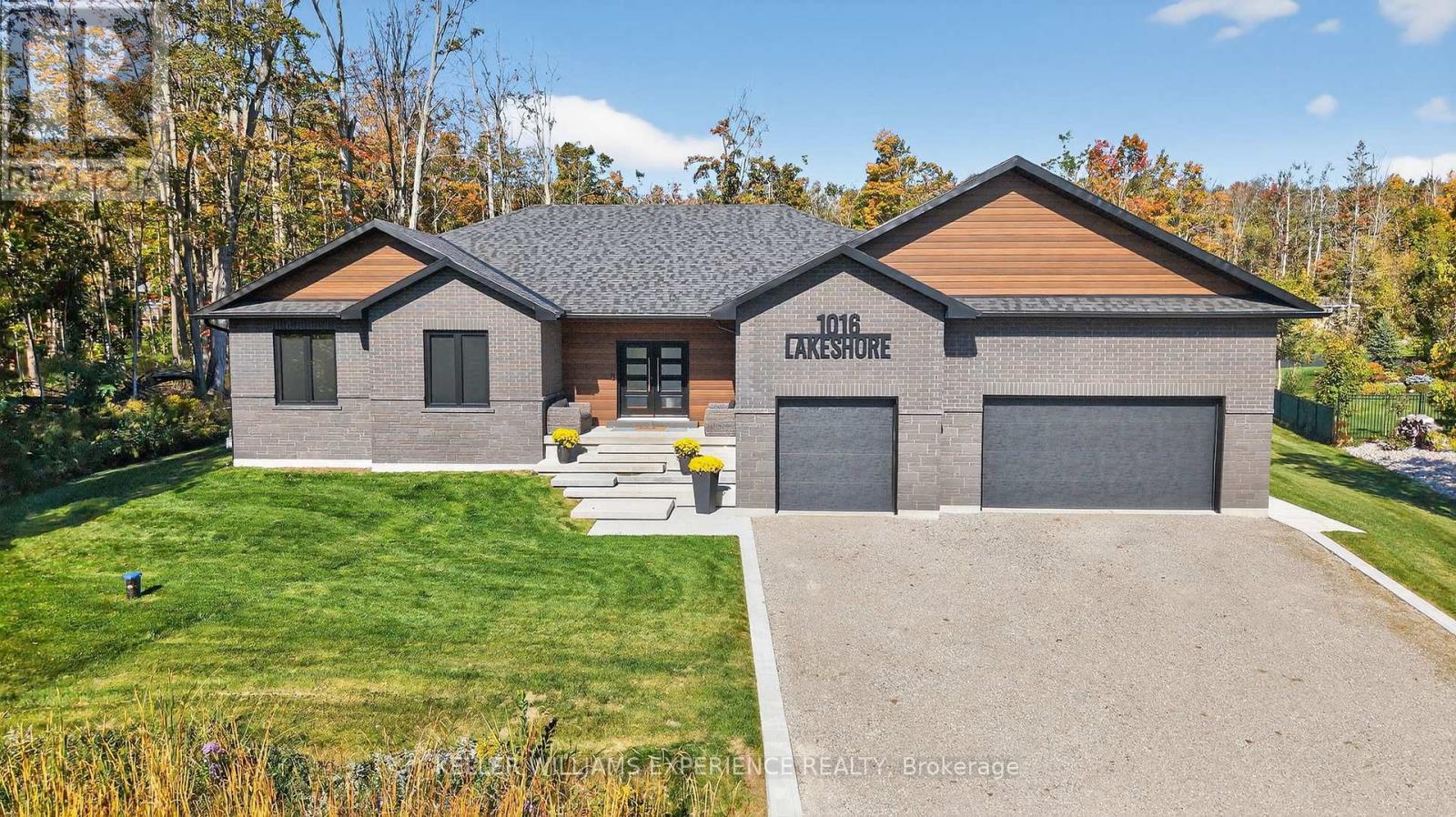 1016 Lakeshore Rd E, Oro-Medonte, ON L0L 1T0