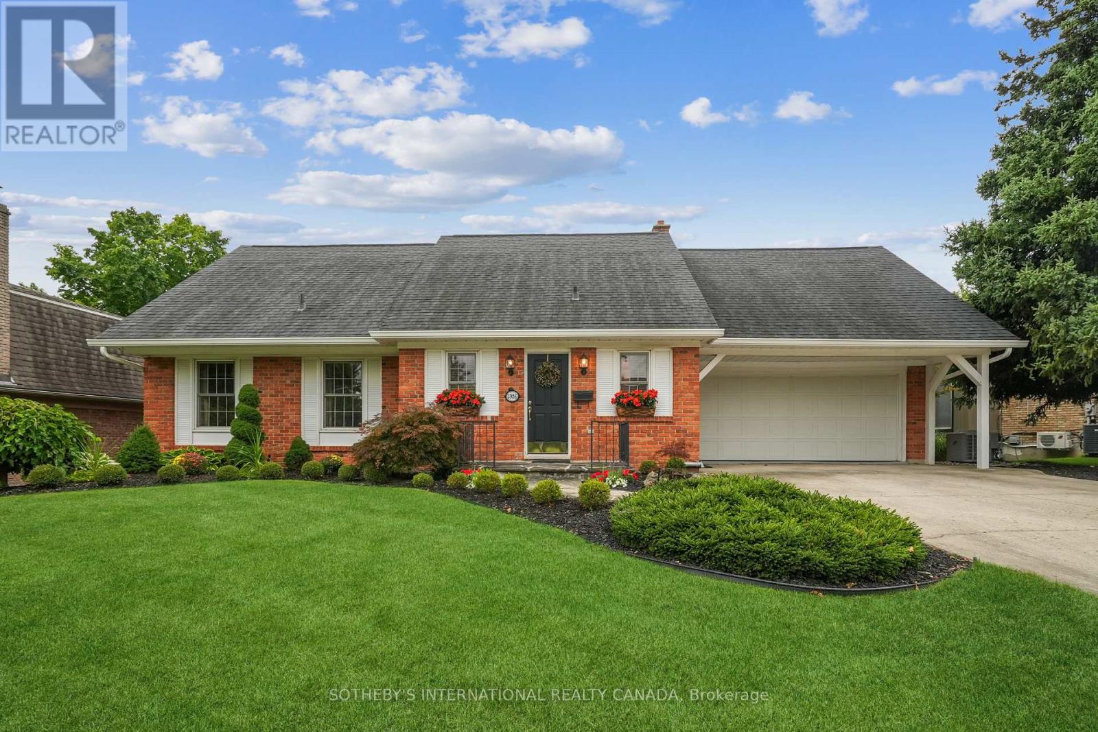 1926 Kerns Rd, Burlington, ON L7P 3A5