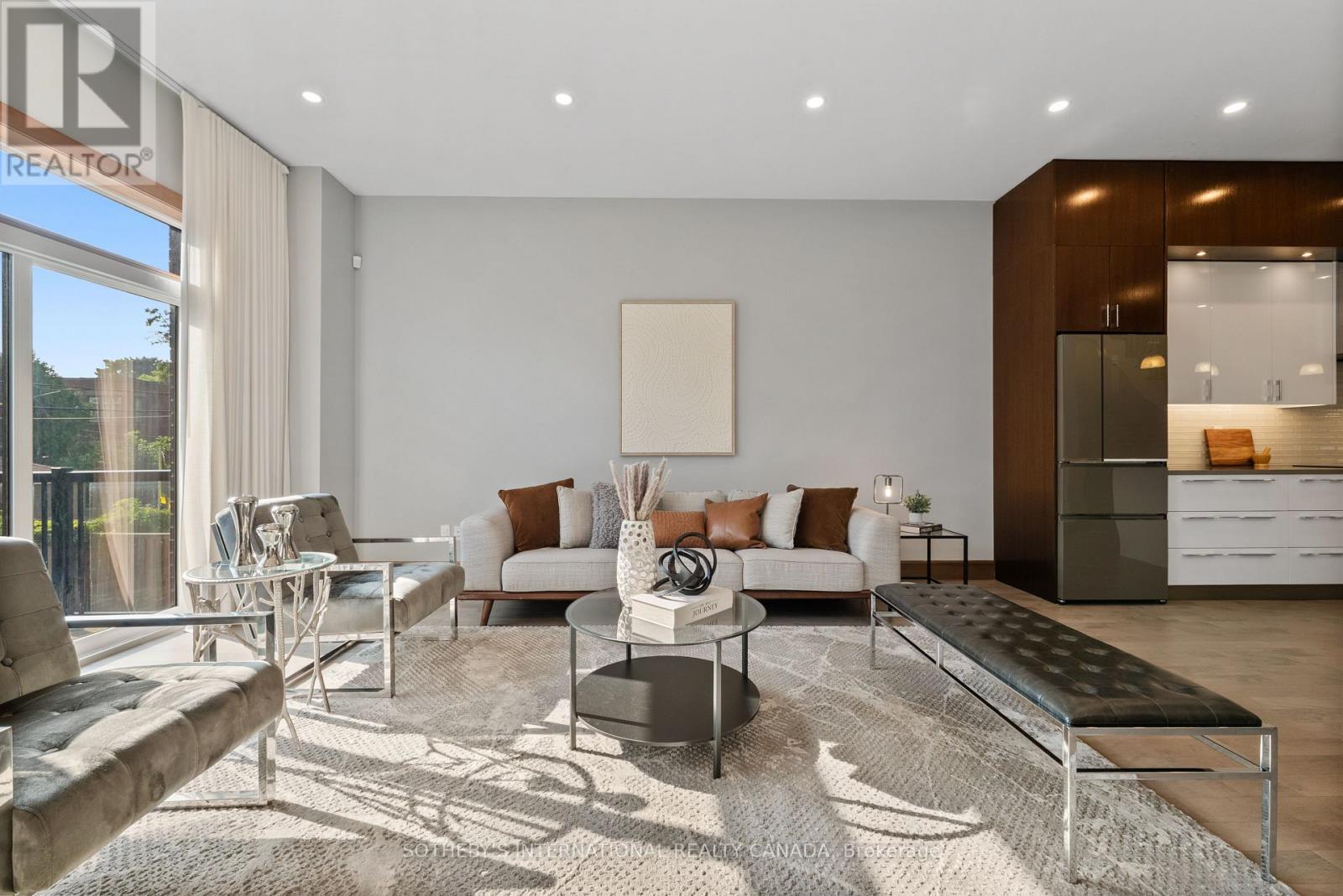 28 Twenty First St #a, Toronto, ON M8V 3L7