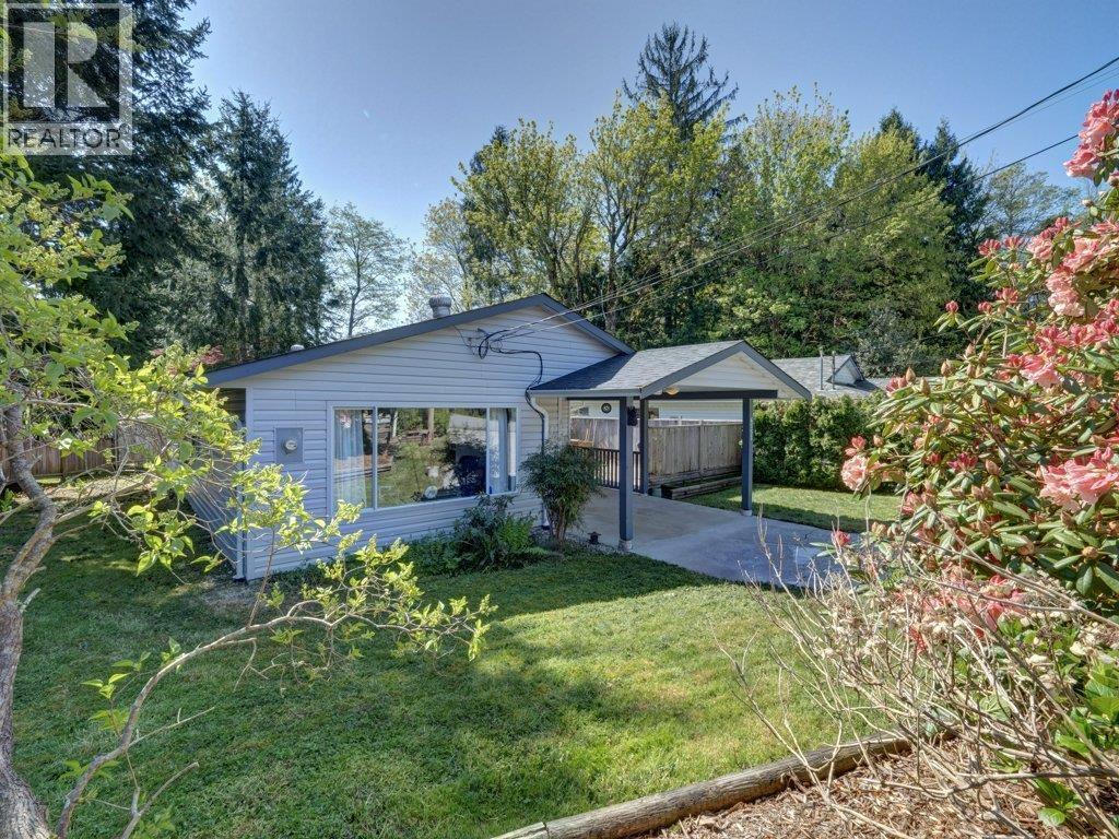 6557 Bjorn Pl, Sechelt, BC V7Z 0T4