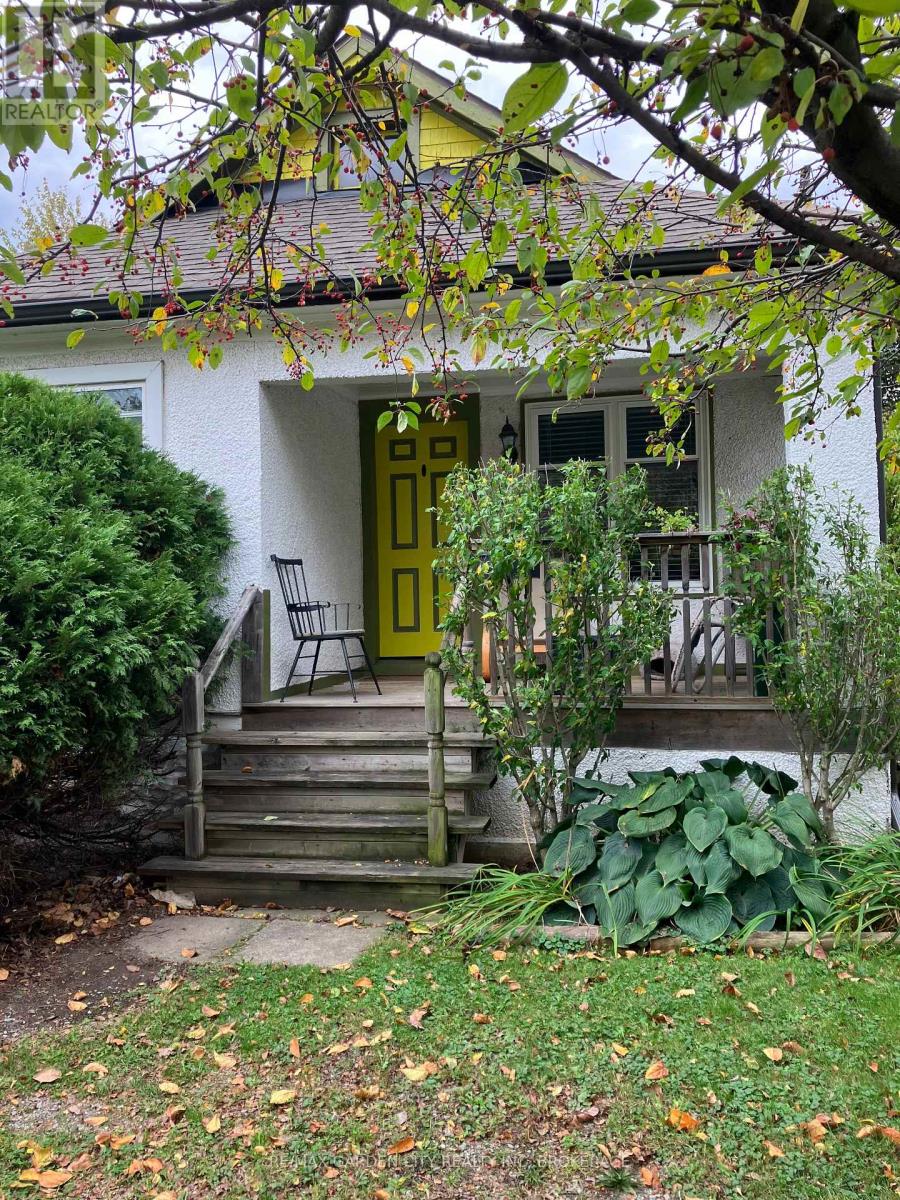 16 Ida St, St. Catharines E. Chester, ON L2R 3X4