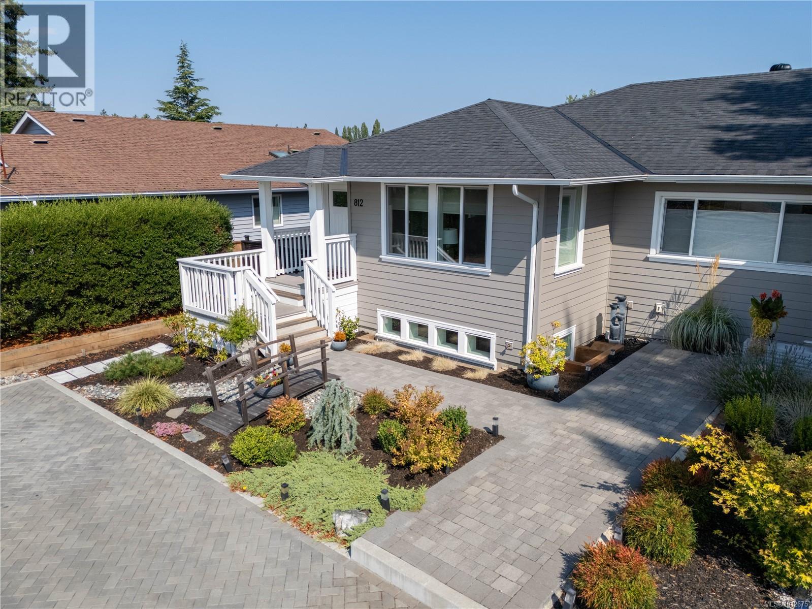 812 Mann Ave, Saanich, BC V8Z 3C4