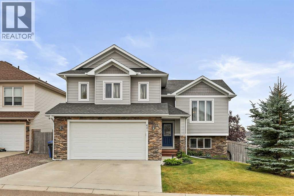 651 W Highland Cres, Carstairs, AB T0M 0N0