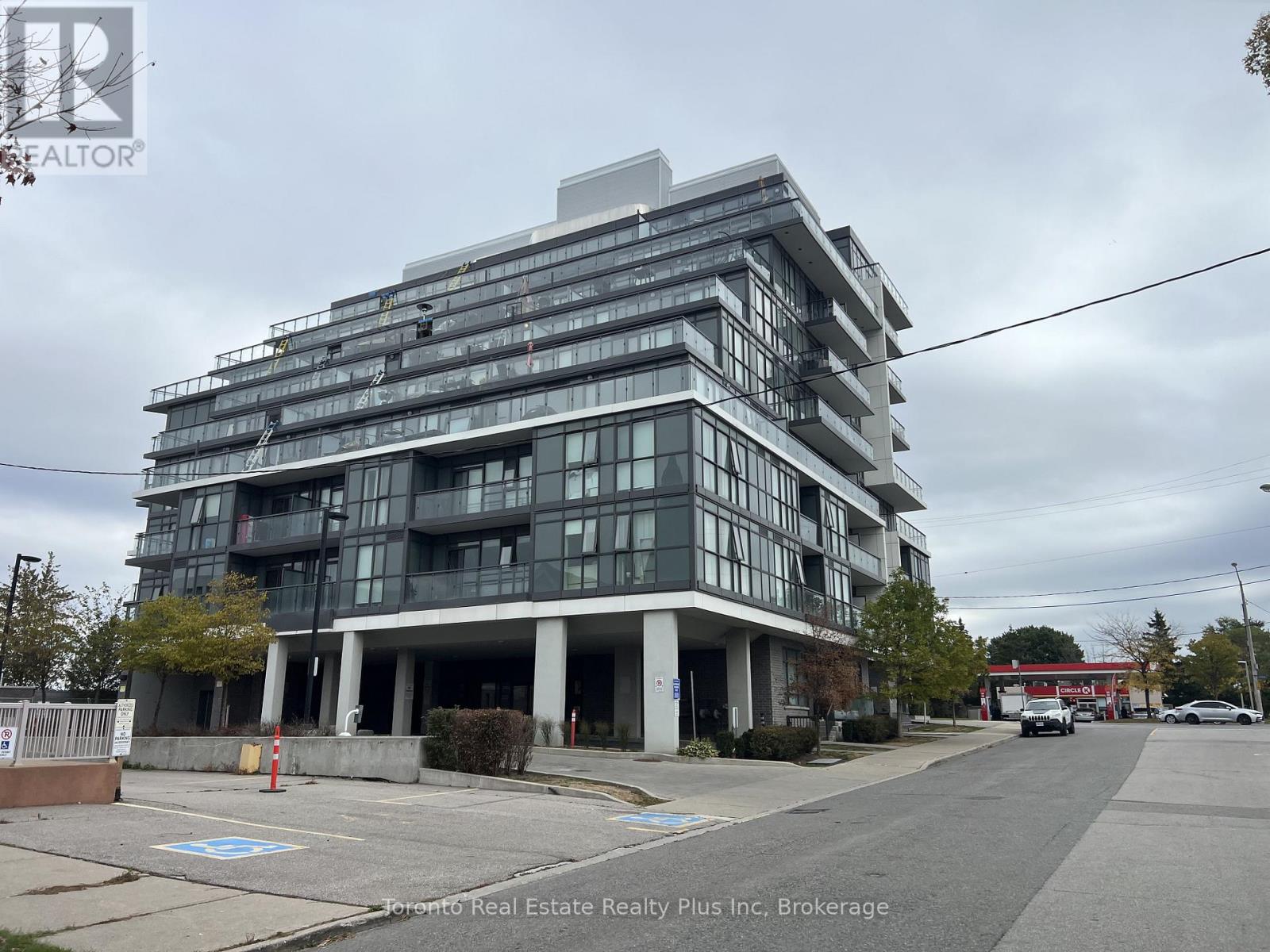 803 16 Mcadams Ave, Toronto, ON M6A 0B9