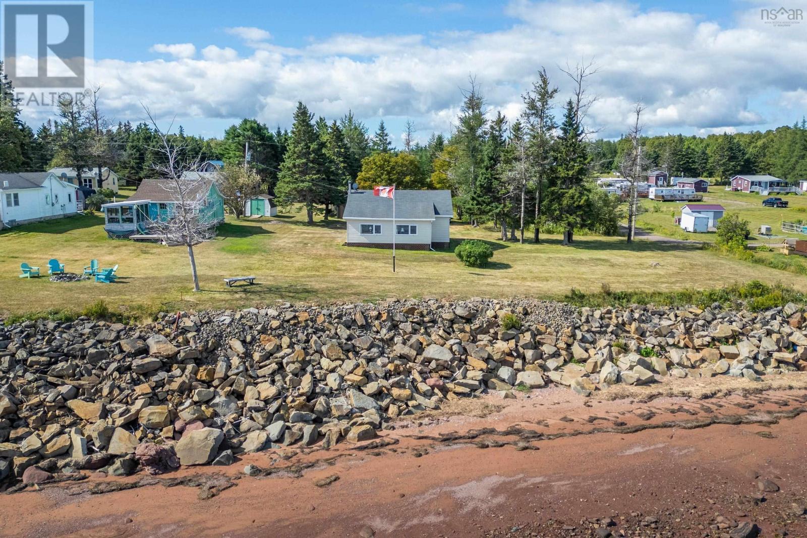 3 Maccan Ln, Amherst, NS B4H 3X9