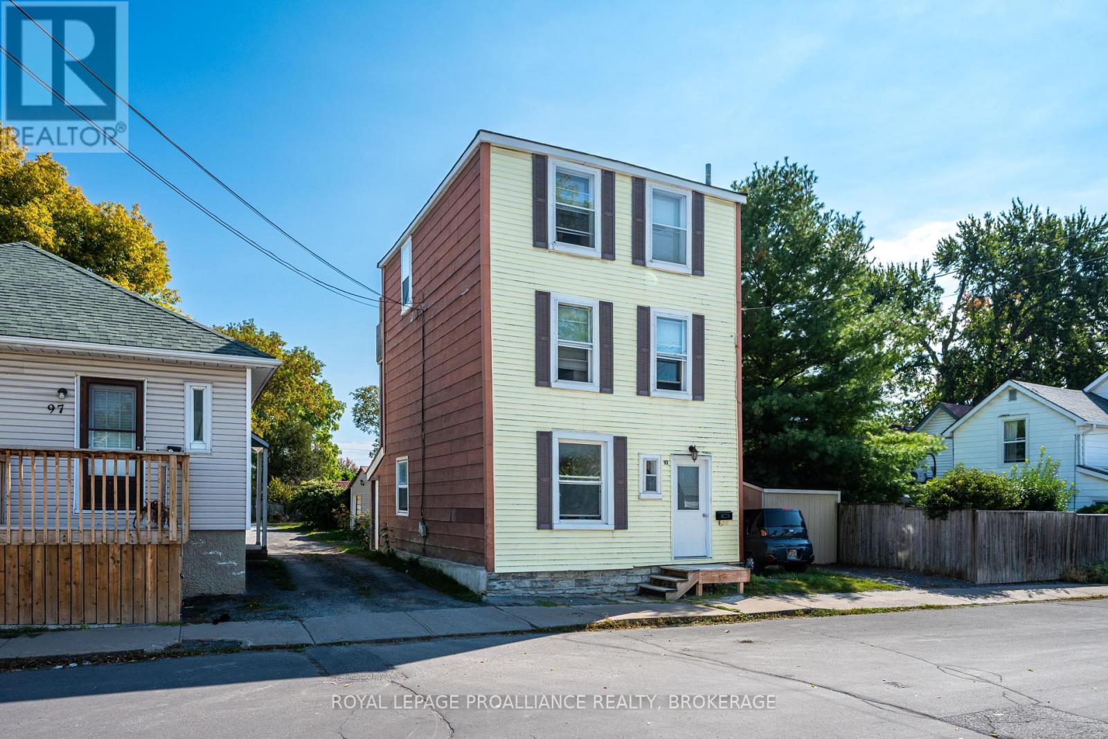 93 Cherry St, Kingston, ON K7K 3W7