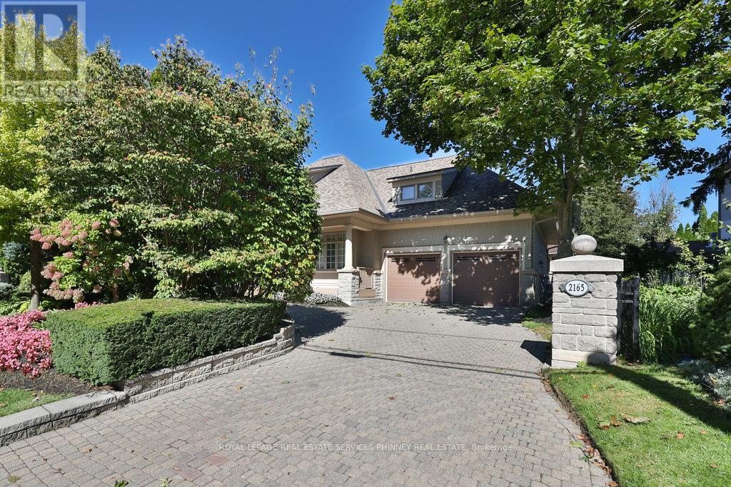27 2165 Stavebank Rd, Mississauga, ON L5C 1T3