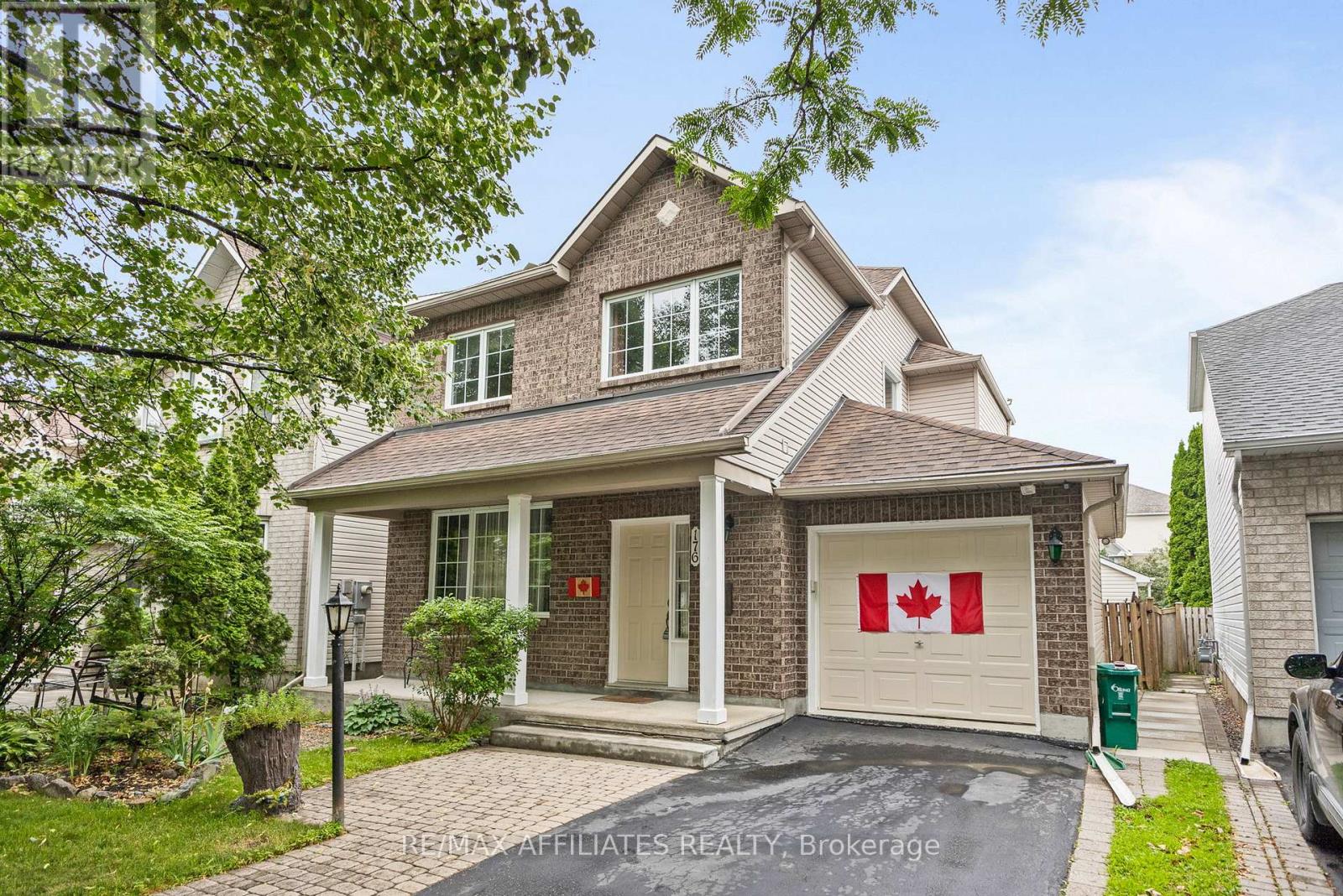 176 Windhurst Dr, Ottawa, ON K2G 6J4