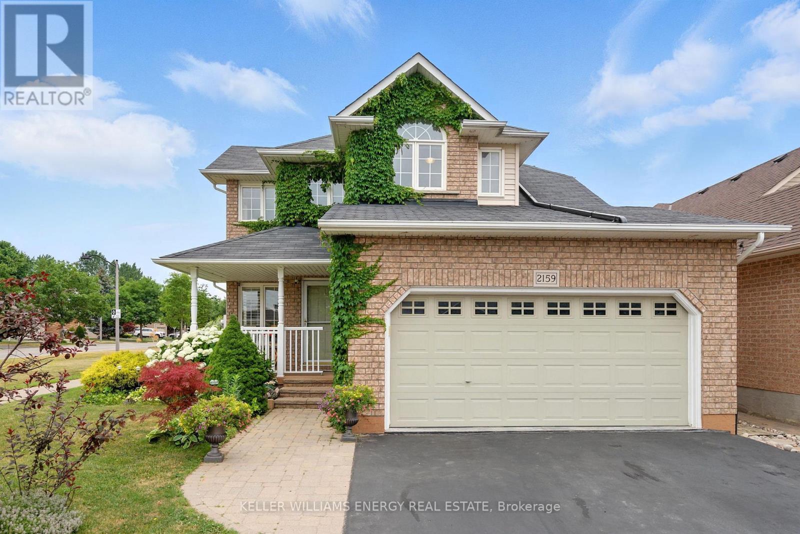 2159 Stornoway St, Oshawa, ON L1L 1C3