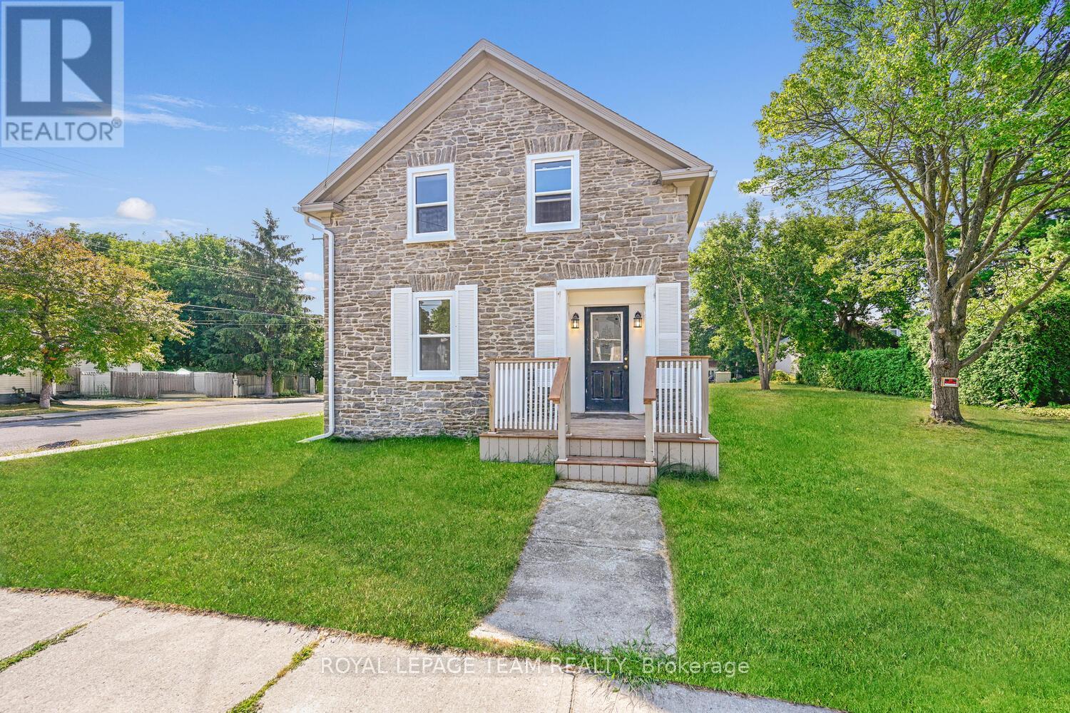 297 Park St E, Prescott, ON K0E 1T0