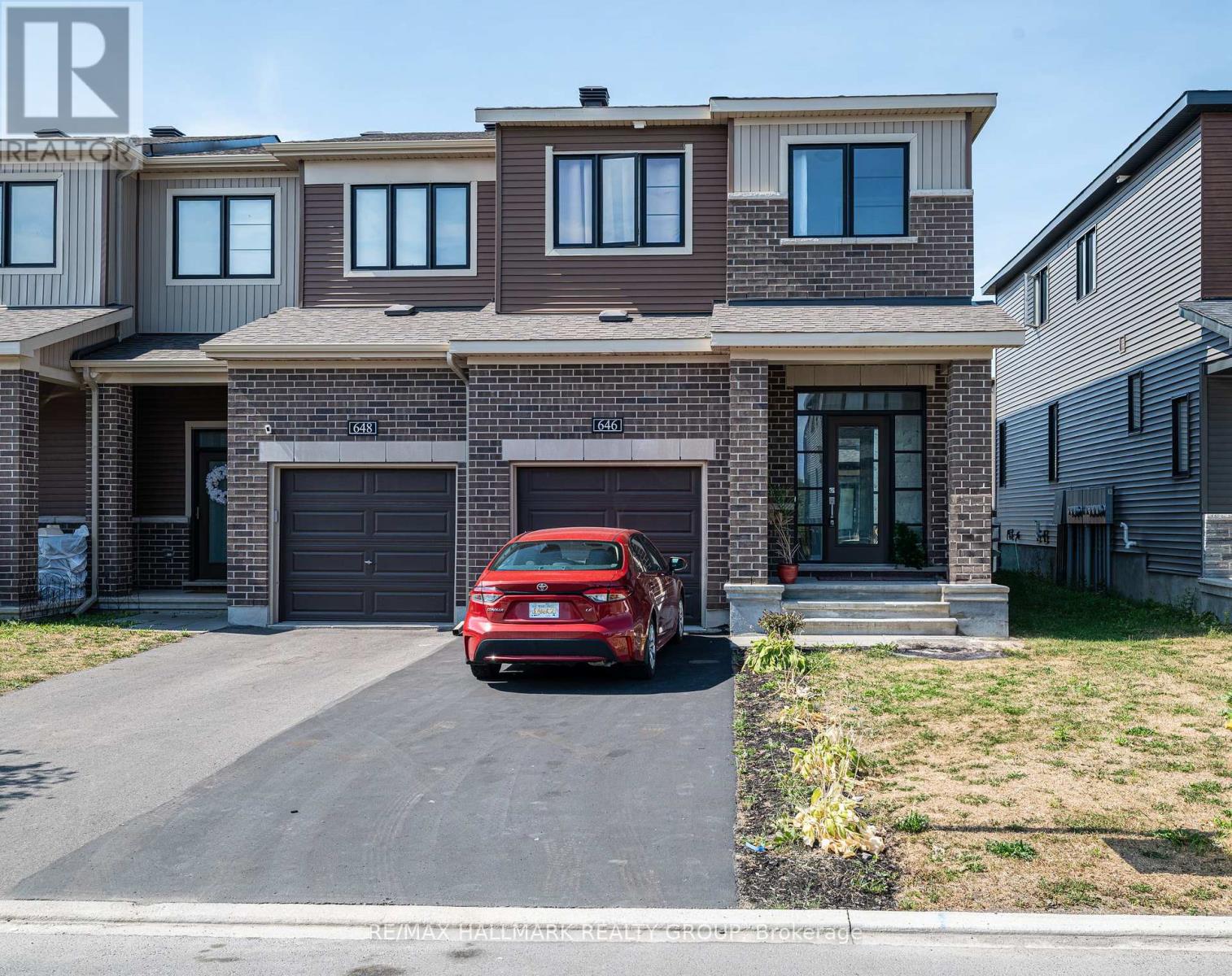 646 Hamsa St, Ottawa, ON K2J 6Z7