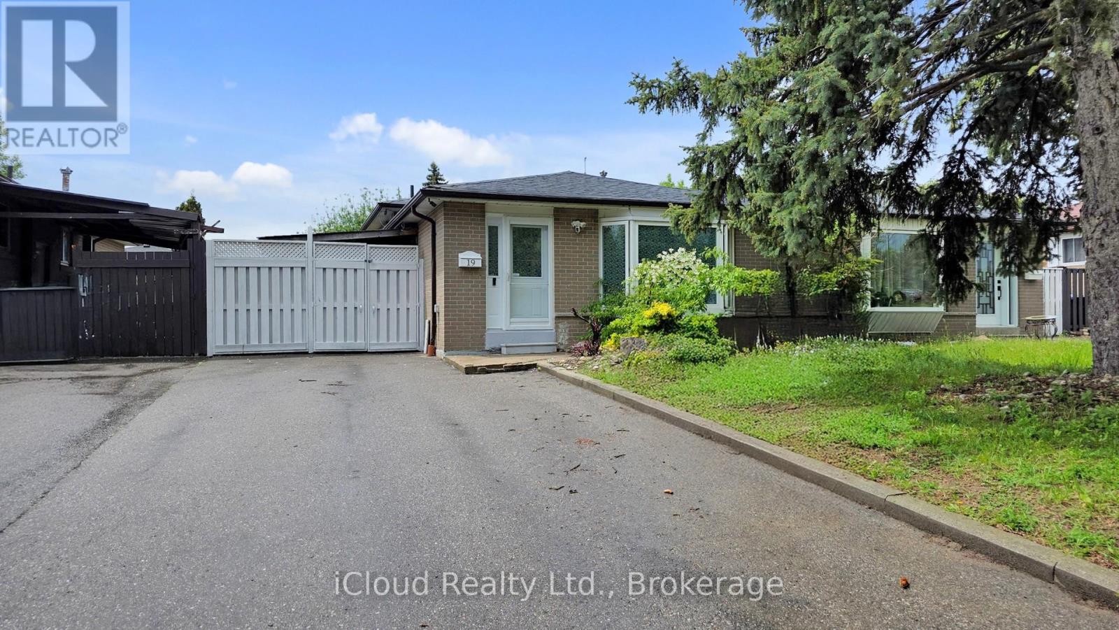 19 Flamingo Cres, Brampton, ON L6T 2G4