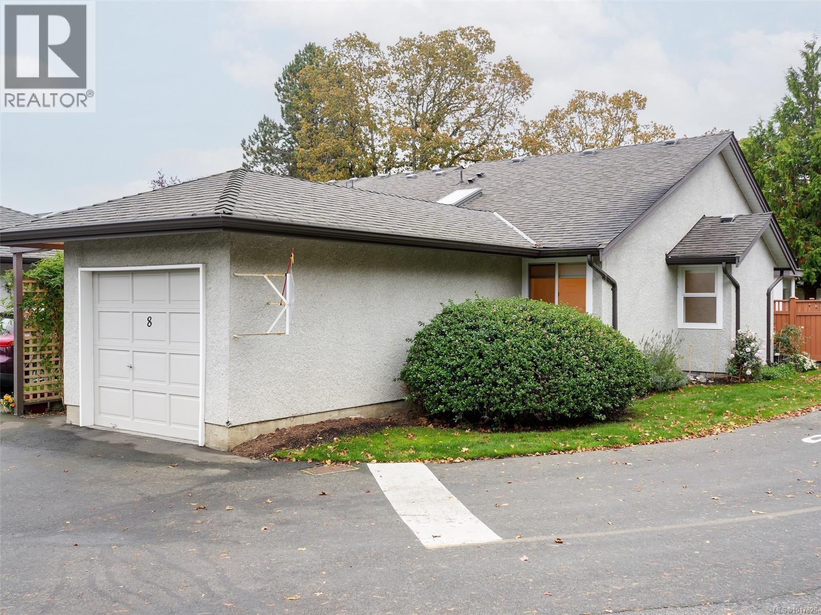 2070 Amelia Ave Unit 8 Ave, Sidney, BC V8L 4X6