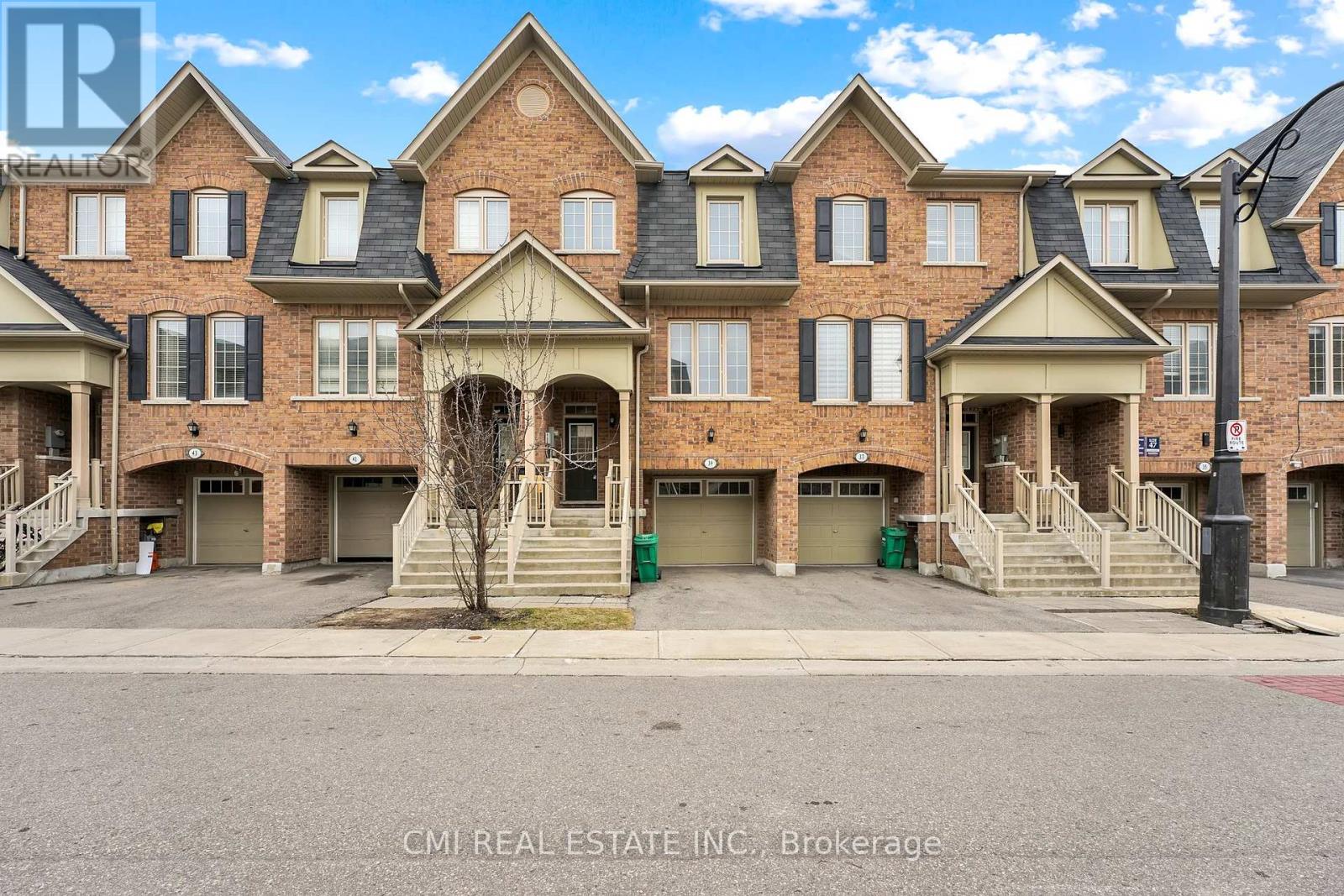 39 Sea Drifter Cres, Brampton, ON L6P 2S1