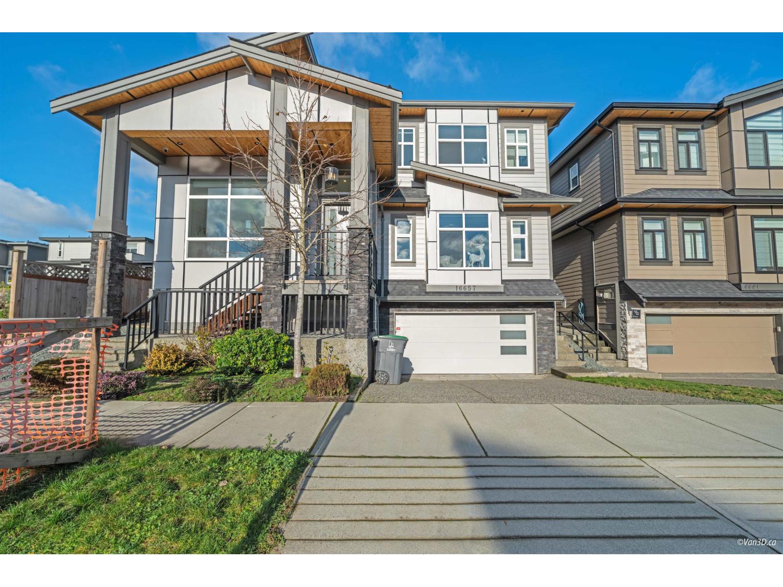 18 Avenue Unit 16657 #a, Surrey, BC V3Z 1A2