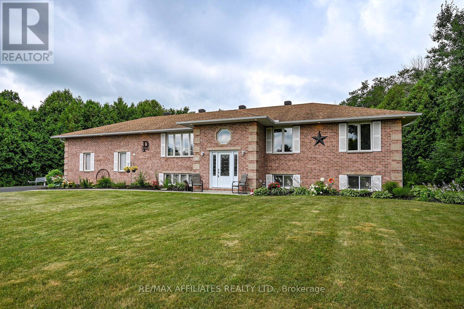 14 S Point Dr, Rideau Lakes, ON K7A 4S5