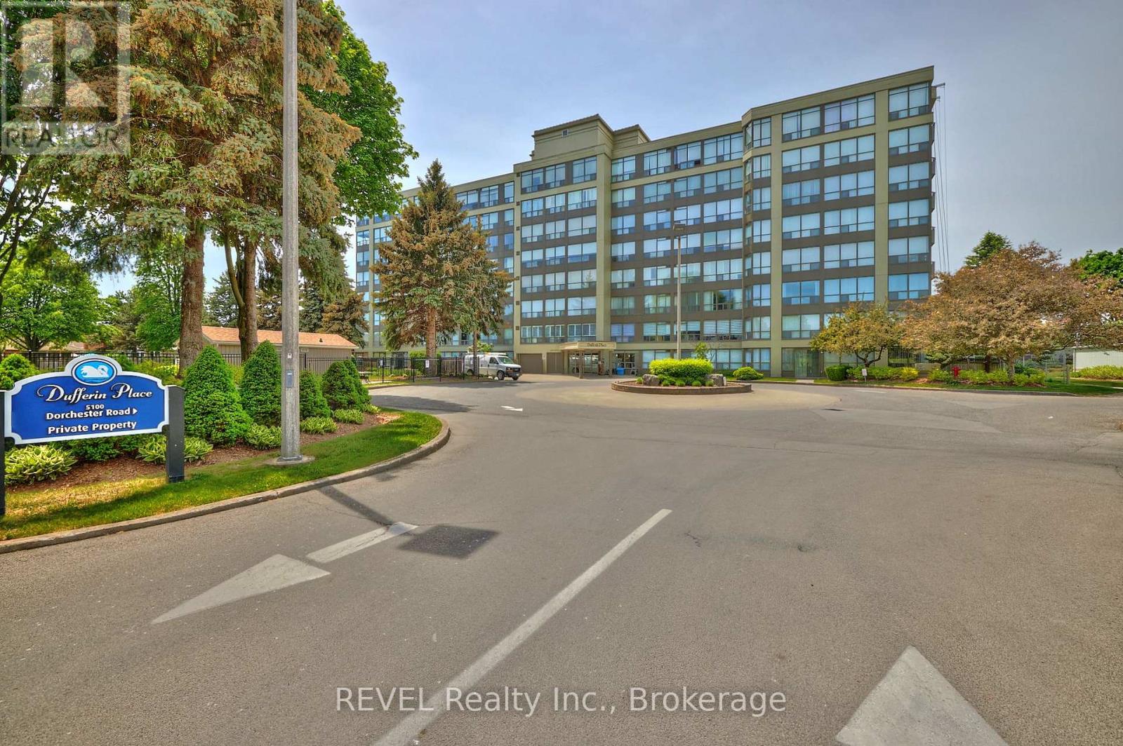 206 5100 Dorchester Rd, Niagara Falls, ON L2E 7H4