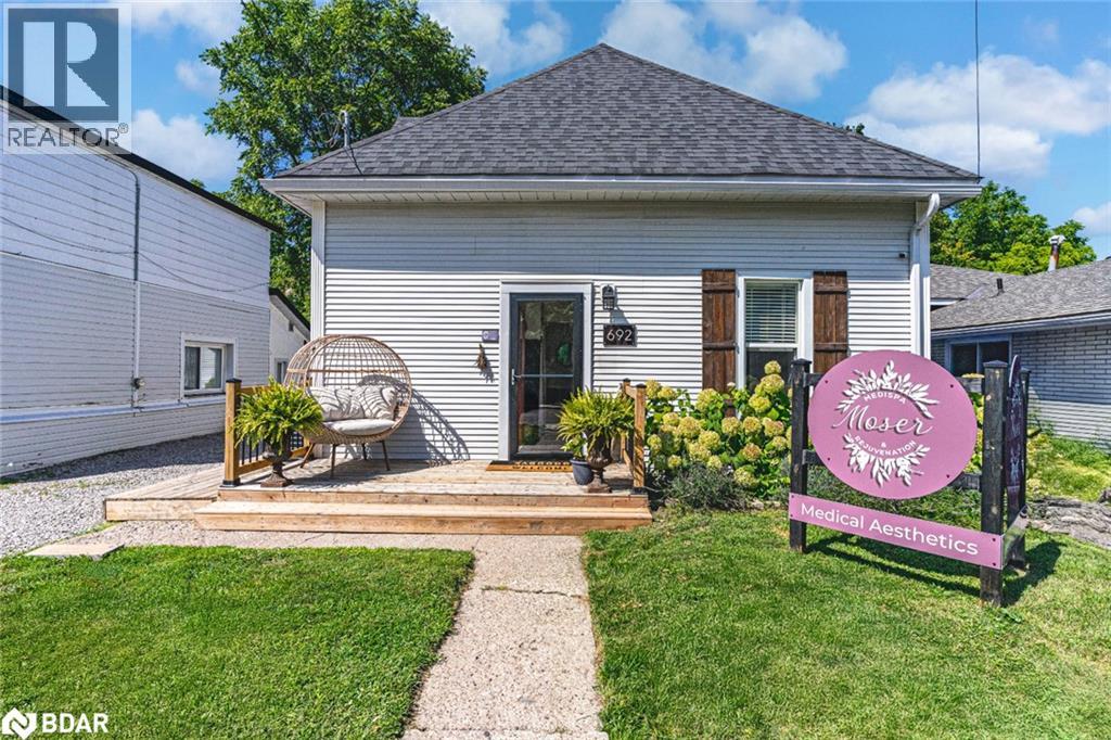 692 Victoria St, Midland, ON L4R 1B1