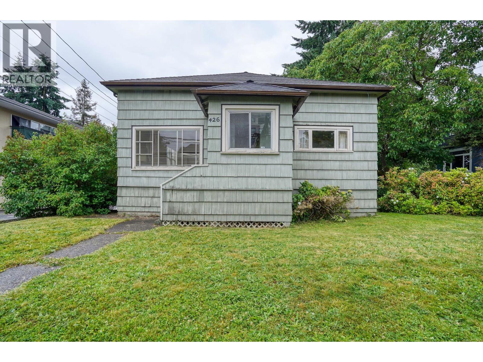 426 Seventh St, New Westminster, BC V3M 3L3