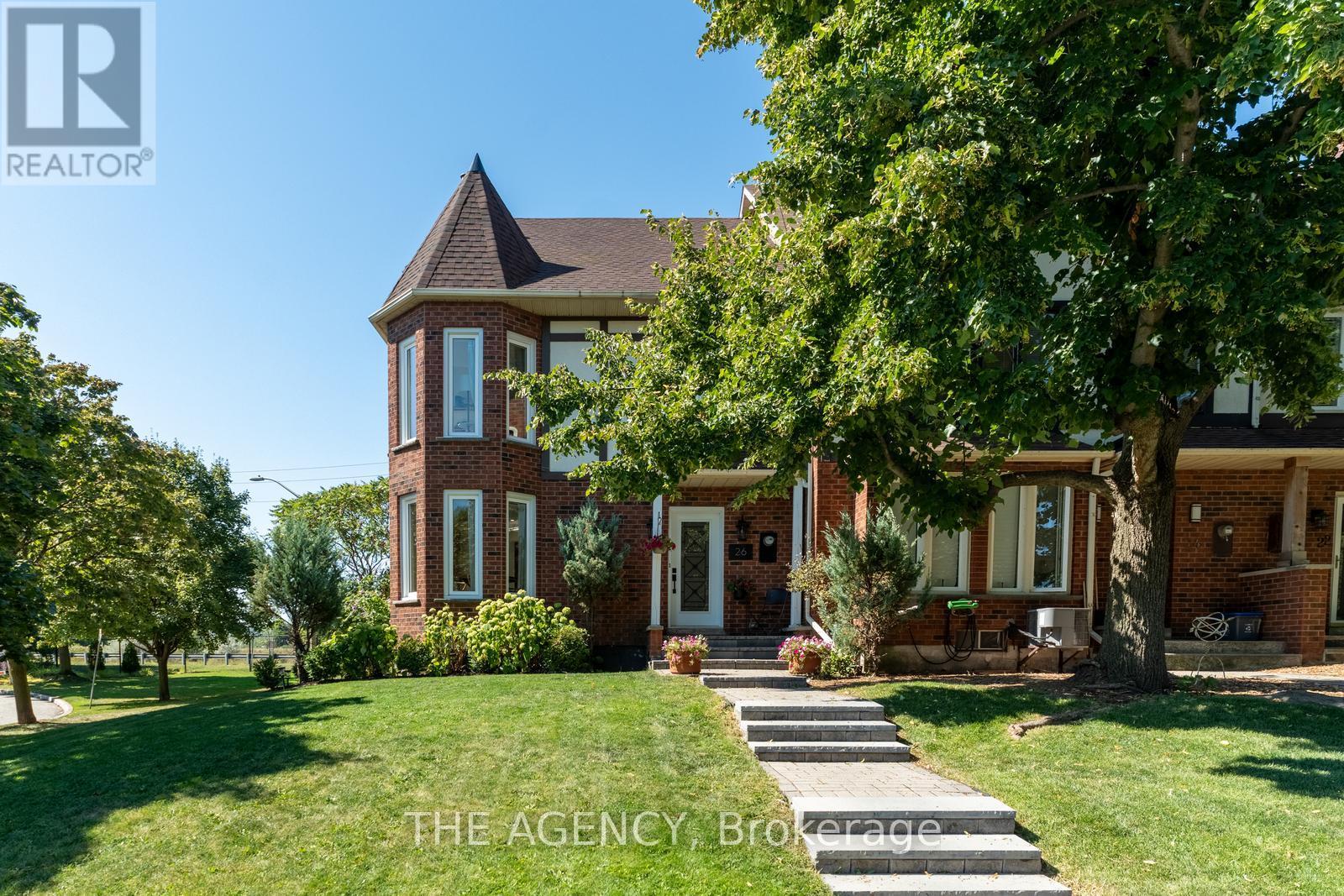26 Harbour Dr, Hamilton, ON L8E 4Z3