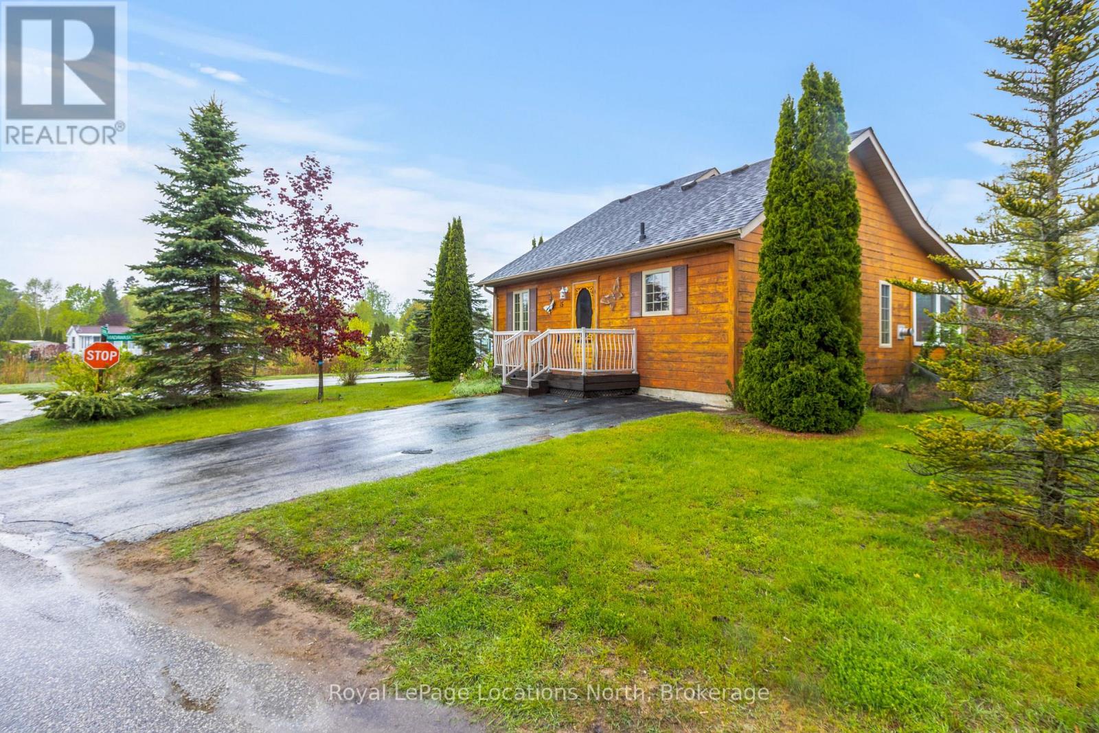 15 Madawaska Trl, Wasaga Beach, ON L9Z 1X7
