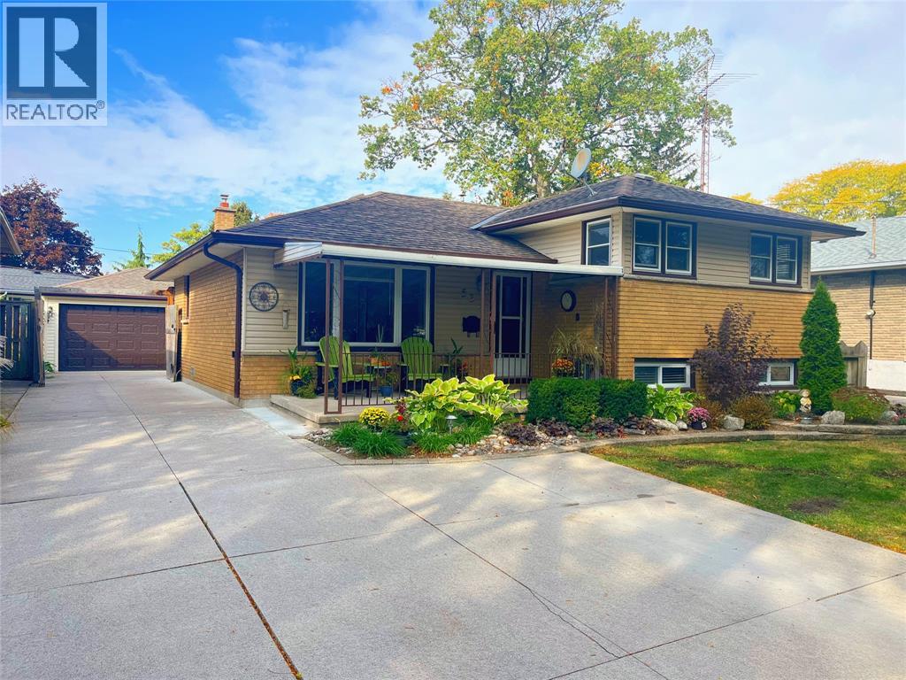 53 Vimy Cres, Sarnia, ON N7S 1J7