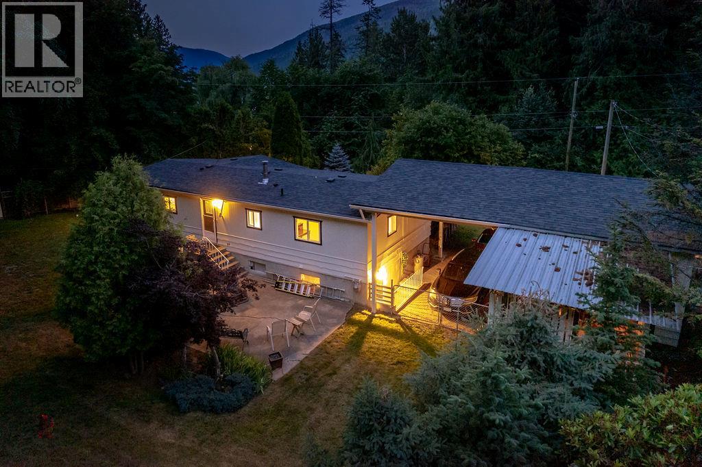 1845 Ridgewood Rd, Nelson, BC V1L 6J9