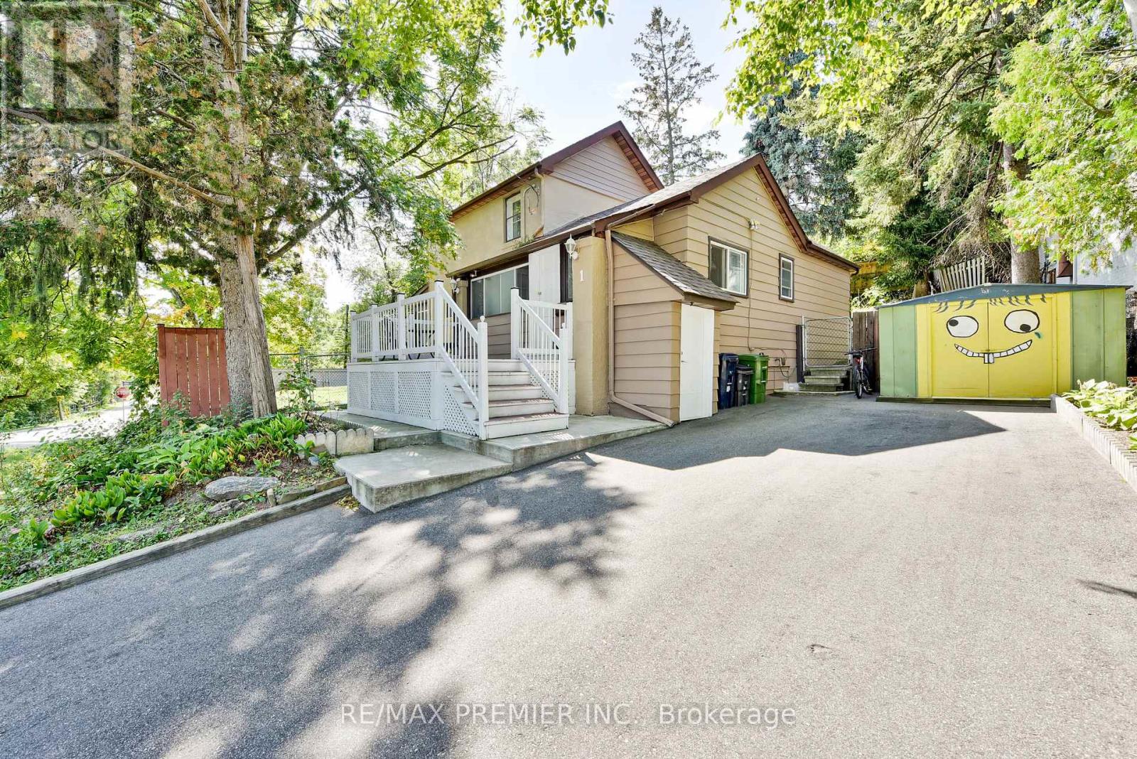 1 Edgebrook Dr, Toronto, ON M9V 1E1