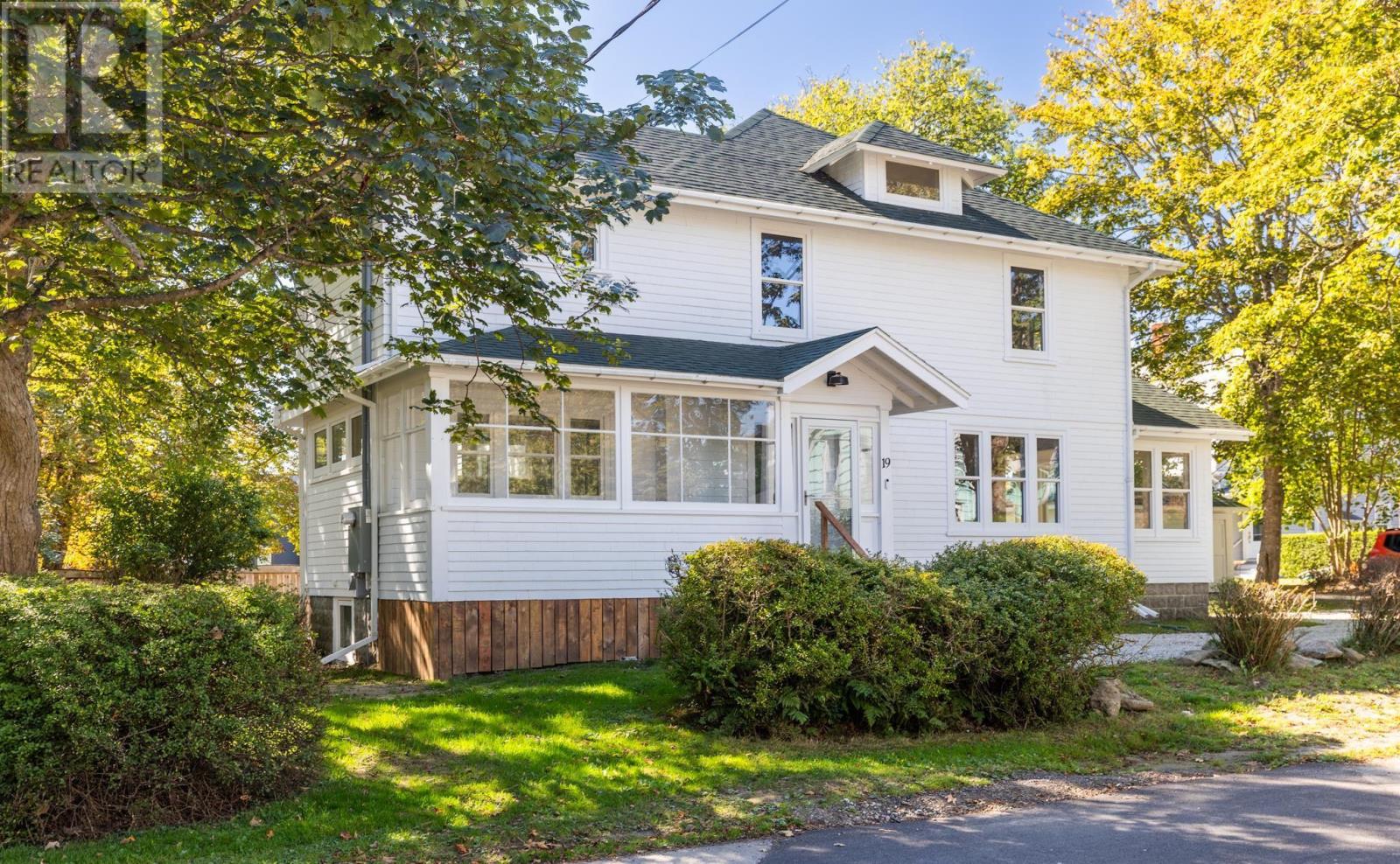 19 Cumberland St, Yarmouth, NS B5A 3K4