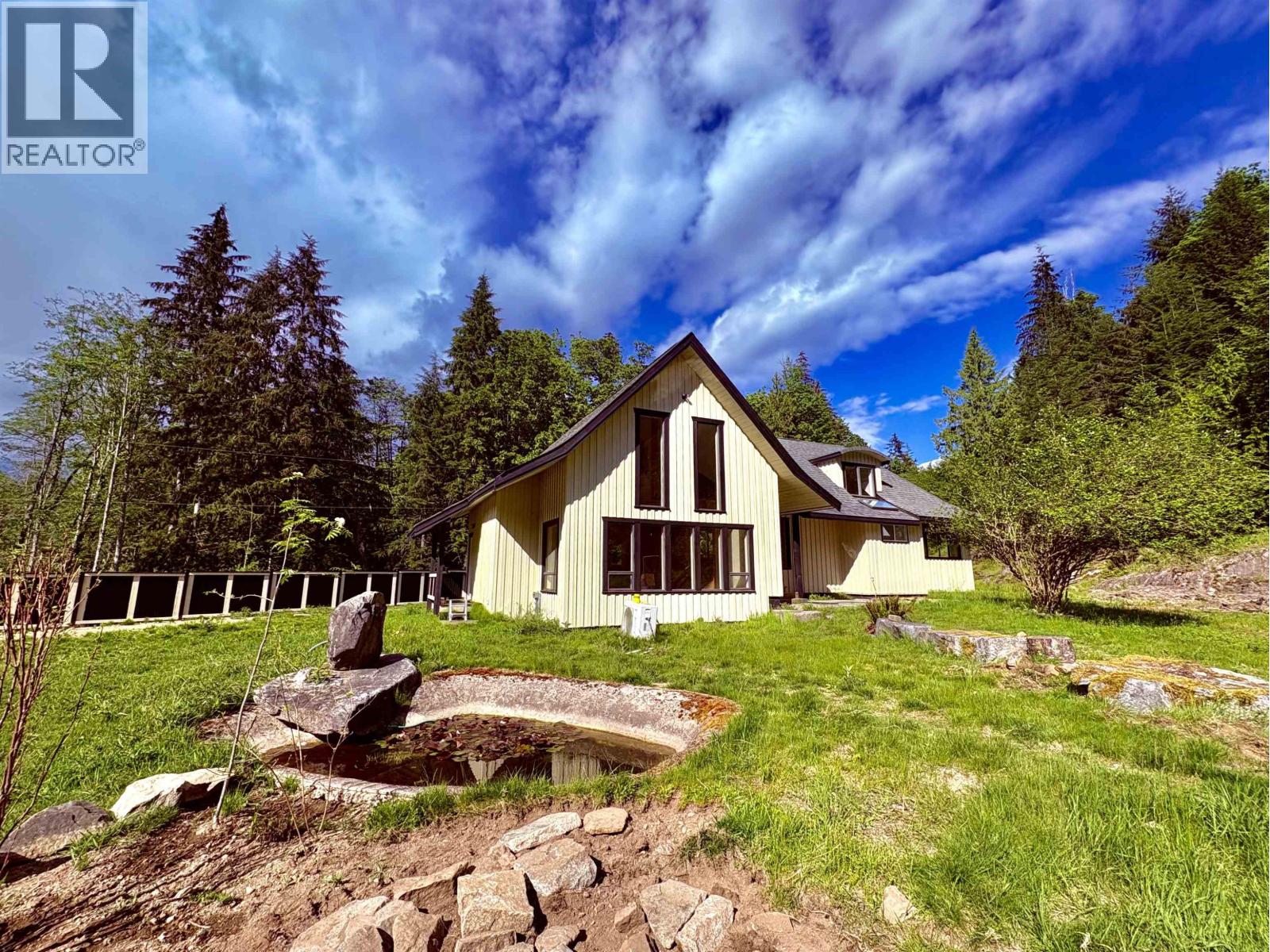650 Dulcie Rd #a, Gibsons, BC V0N 1V6