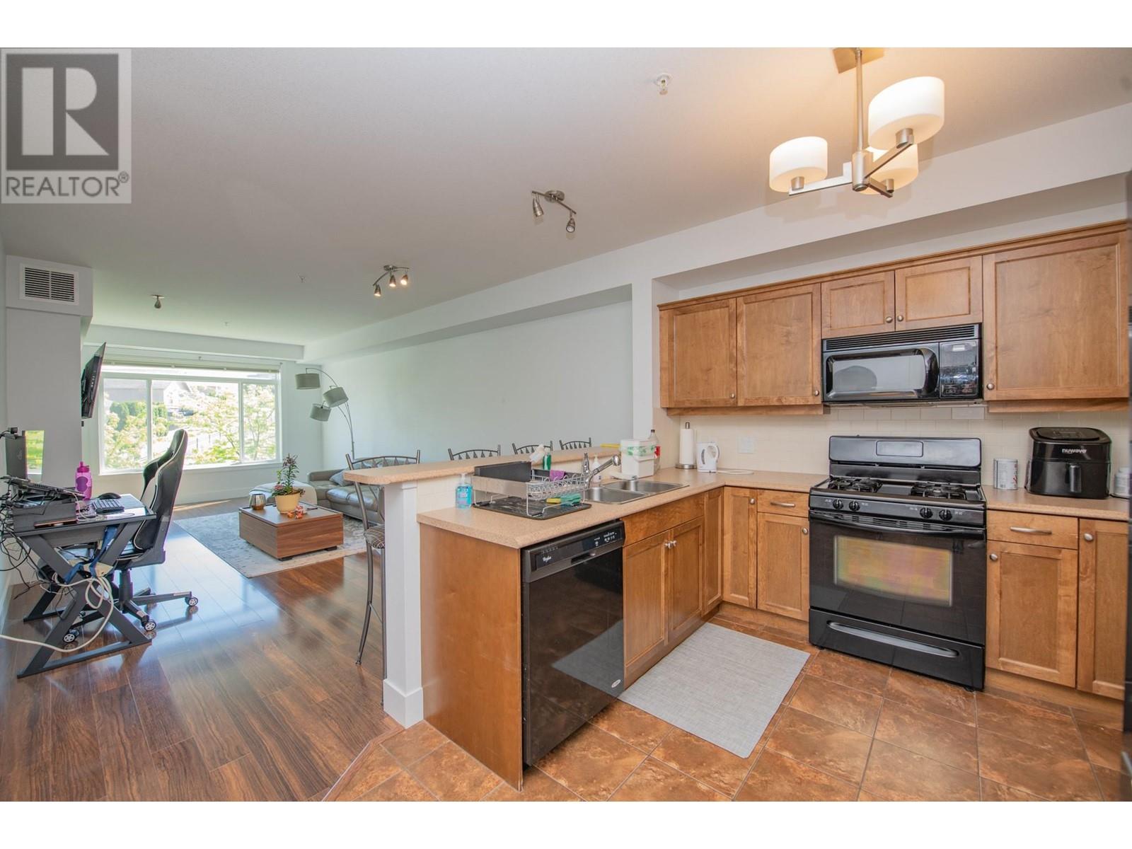 2532 Shoreline Drive Unit 305, Lake Country, BC V4V 2R6