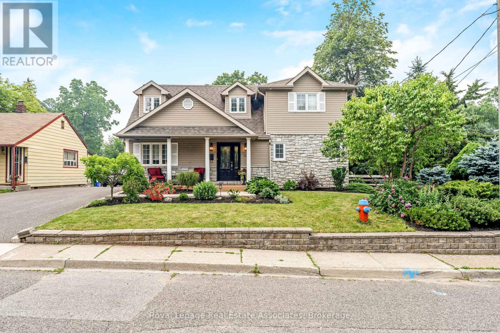 104 Charles St, Halton Hills, ON L7G 2M9