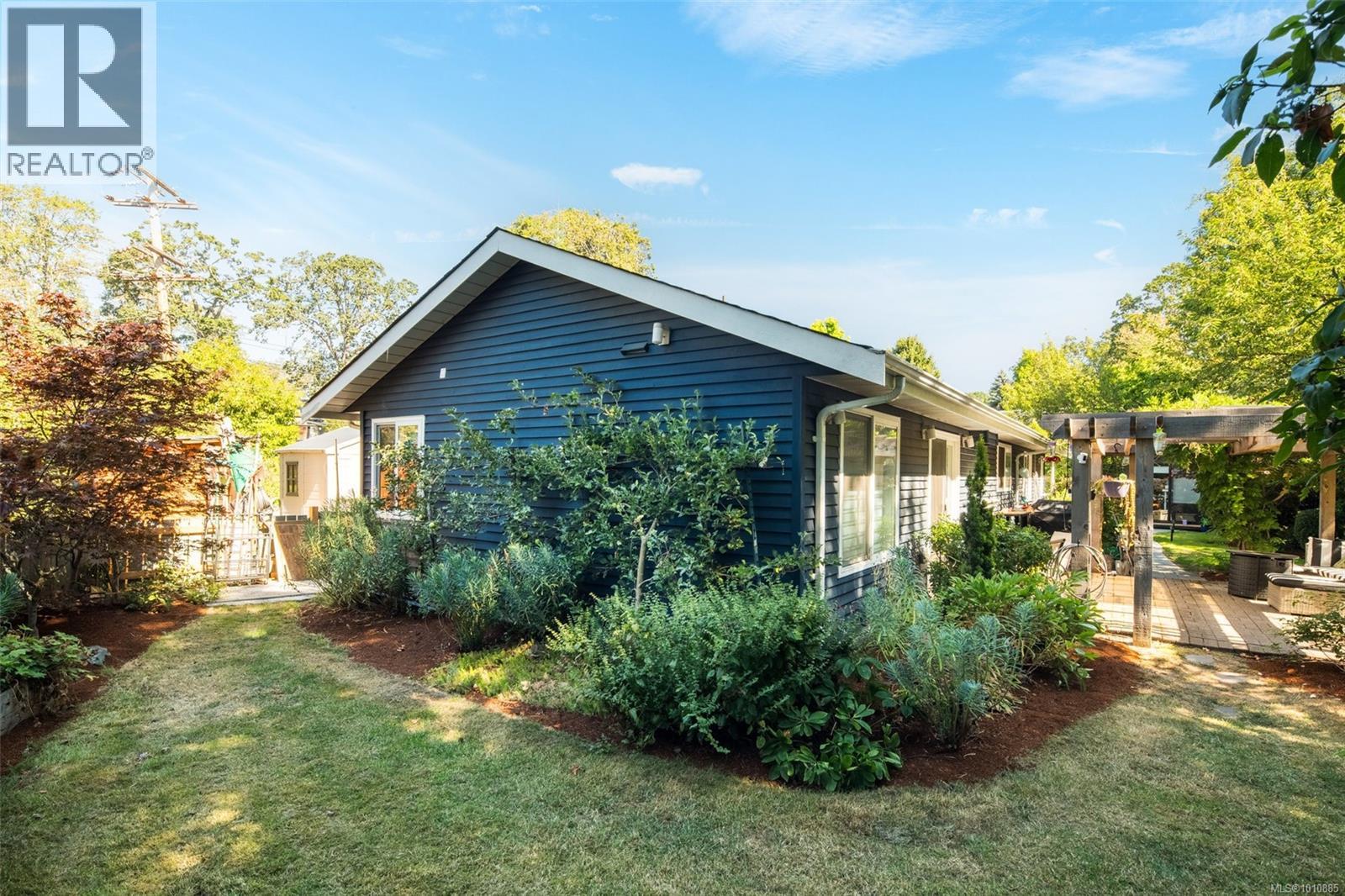 4007 Malton Ave, Saanich, BC V8X 4W1