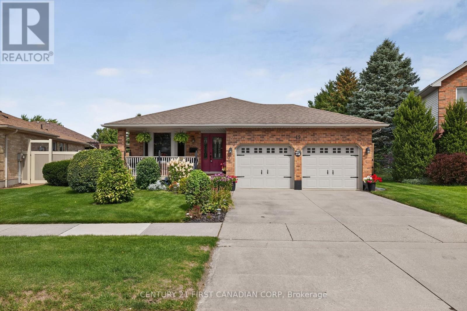 19 Hemlock Blvd, Strathroy-Caradoc, ON N7G 4B9