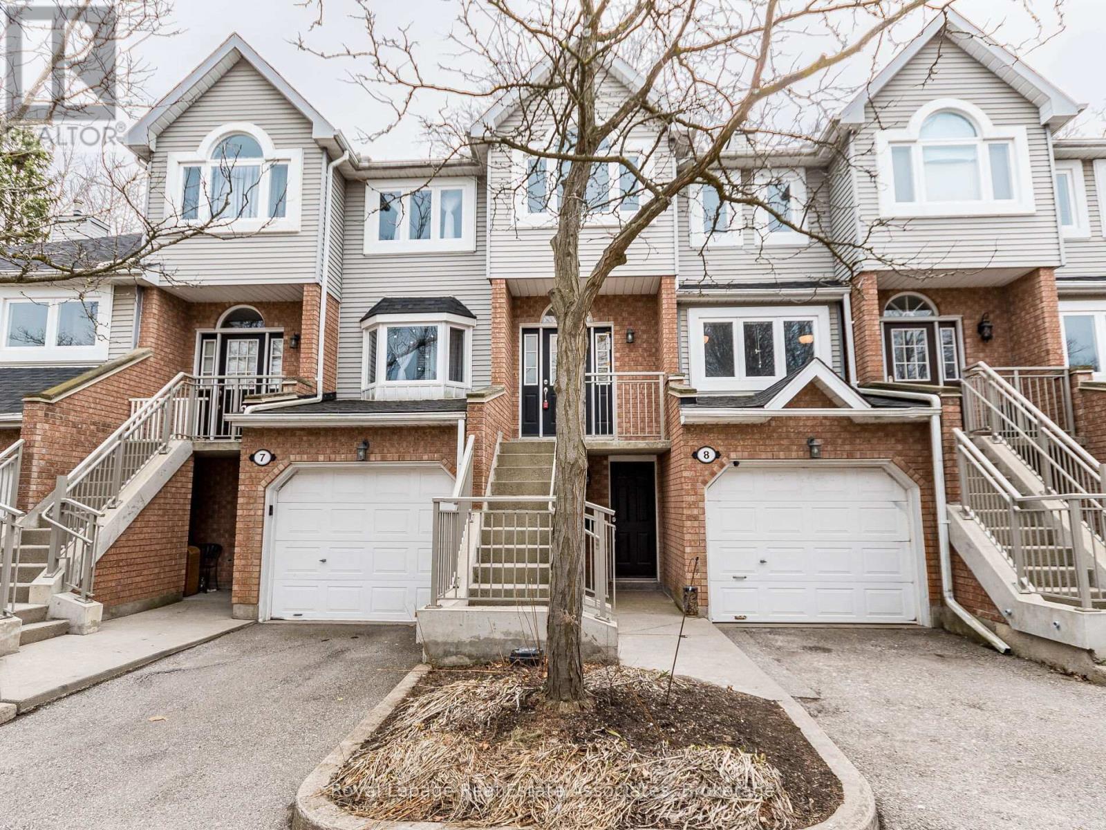 8 310 Christopher Dr, Cambridge, ON N1P 1B4