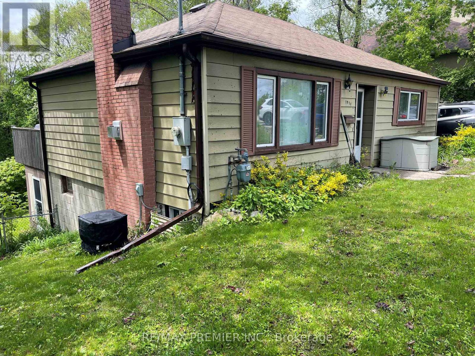 1914 Liverpool Rd, Pickering, ON L1V 1W5