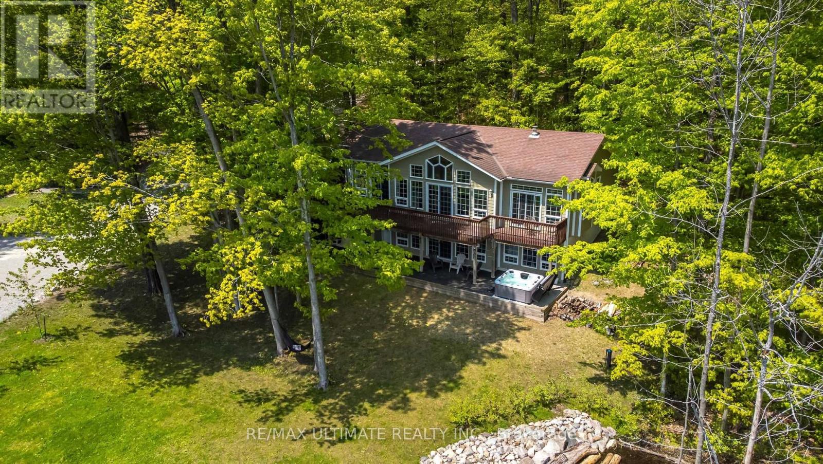 157 Farlain Lake Rd W, Tiny, ON L9M 0B9