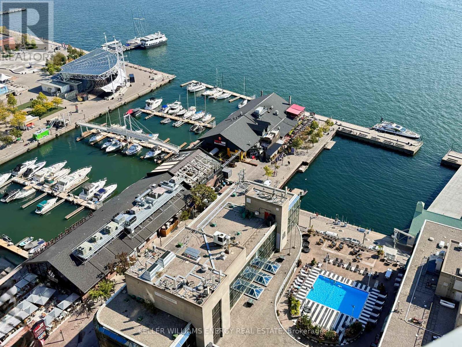 704 270 Queens Quay W, Toronto, ON M5J 2N4