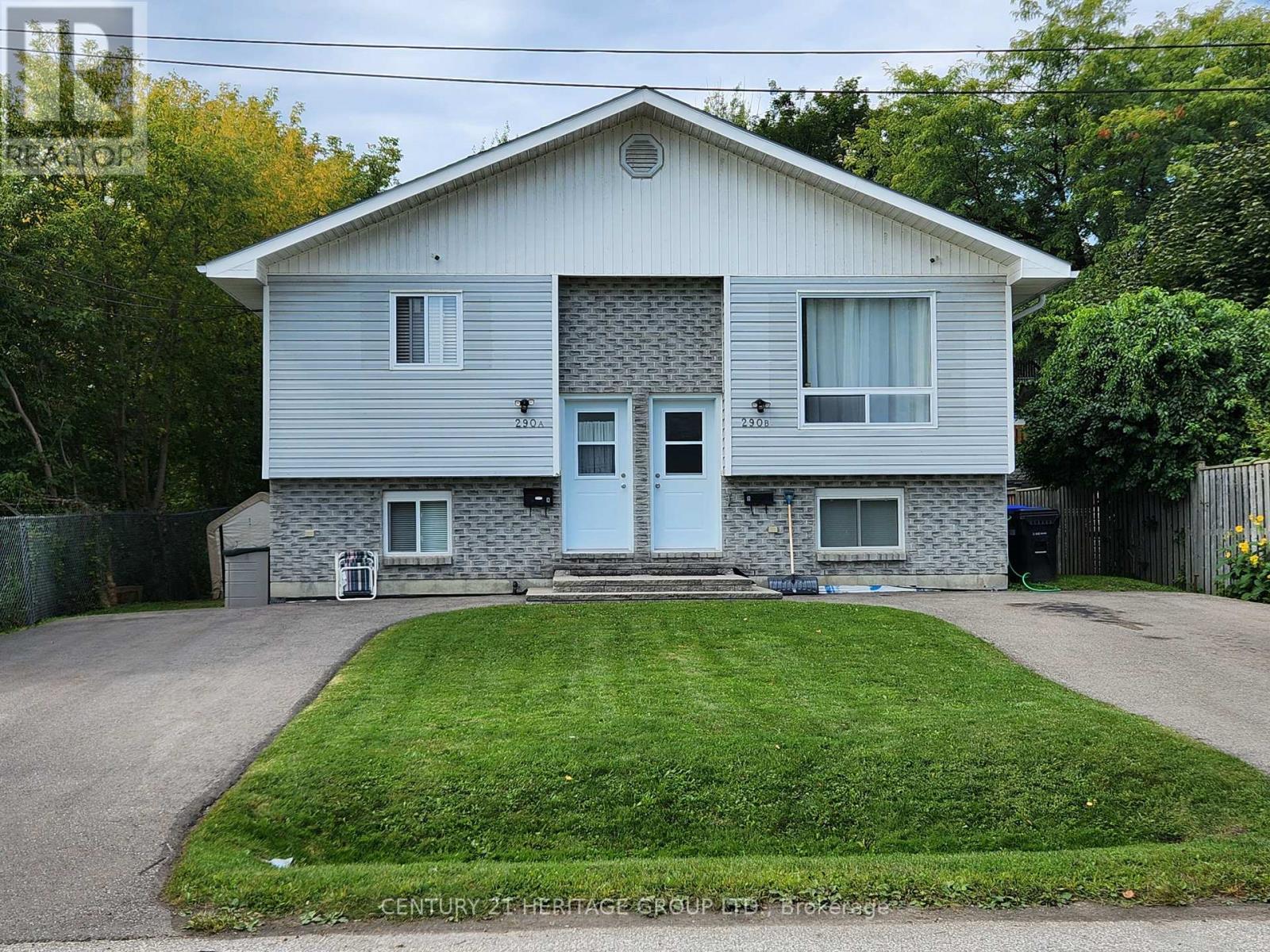 290 George St, Midland, ON L4R 2W9