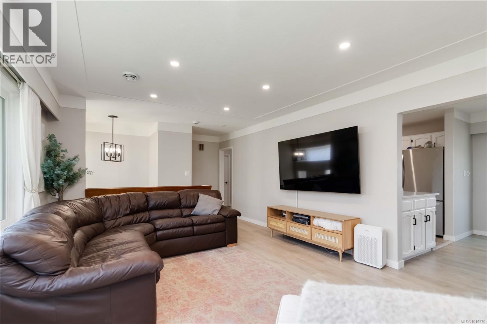 3700 Raymond St S, Saanich, BC V8K 4K1