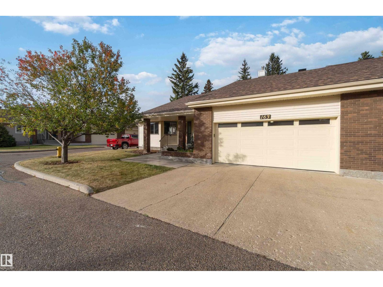 163 Oeming Rd NW, Edmonton, AB T6R 1M6
