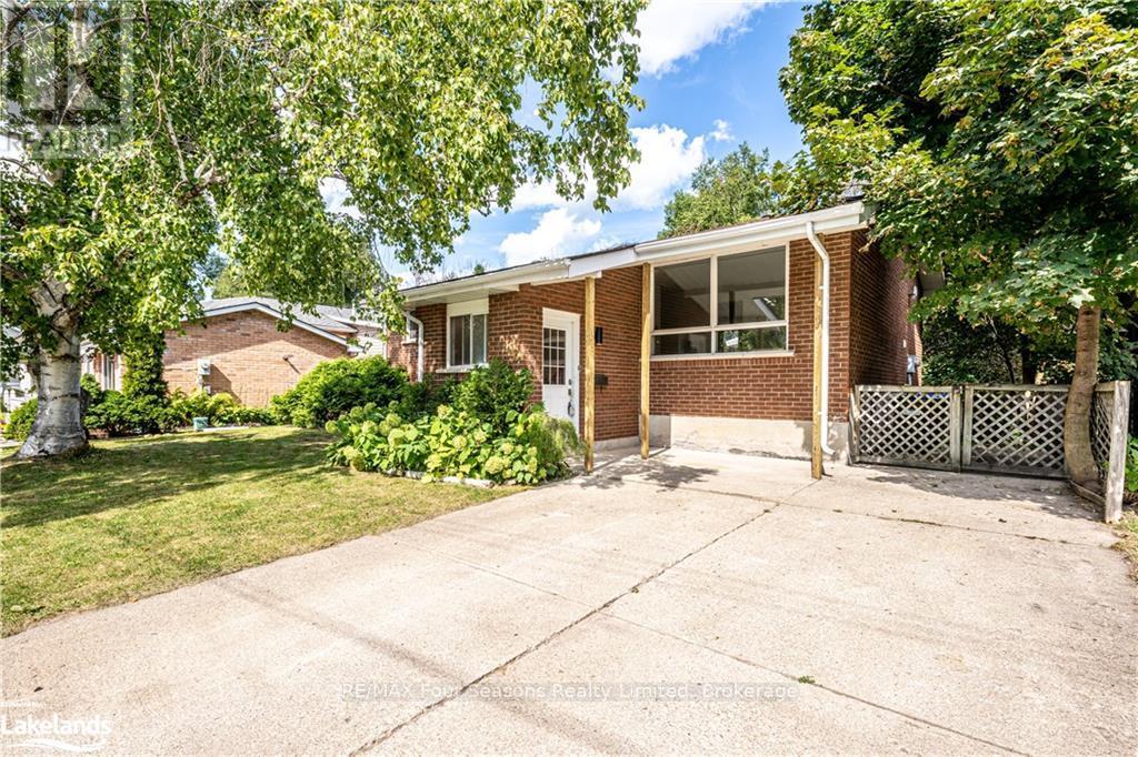 13 Water St W, Collingwood, ON L9Y 4C2