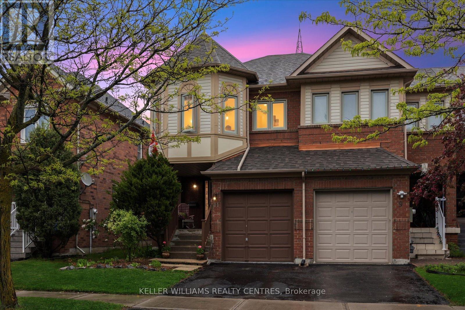 11 Snedden Ave, Aurora, ON L4G 7J6