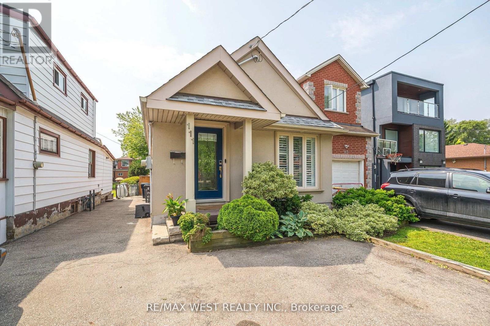 111 Hay Ave, Toronto, ON M8Z 1G3