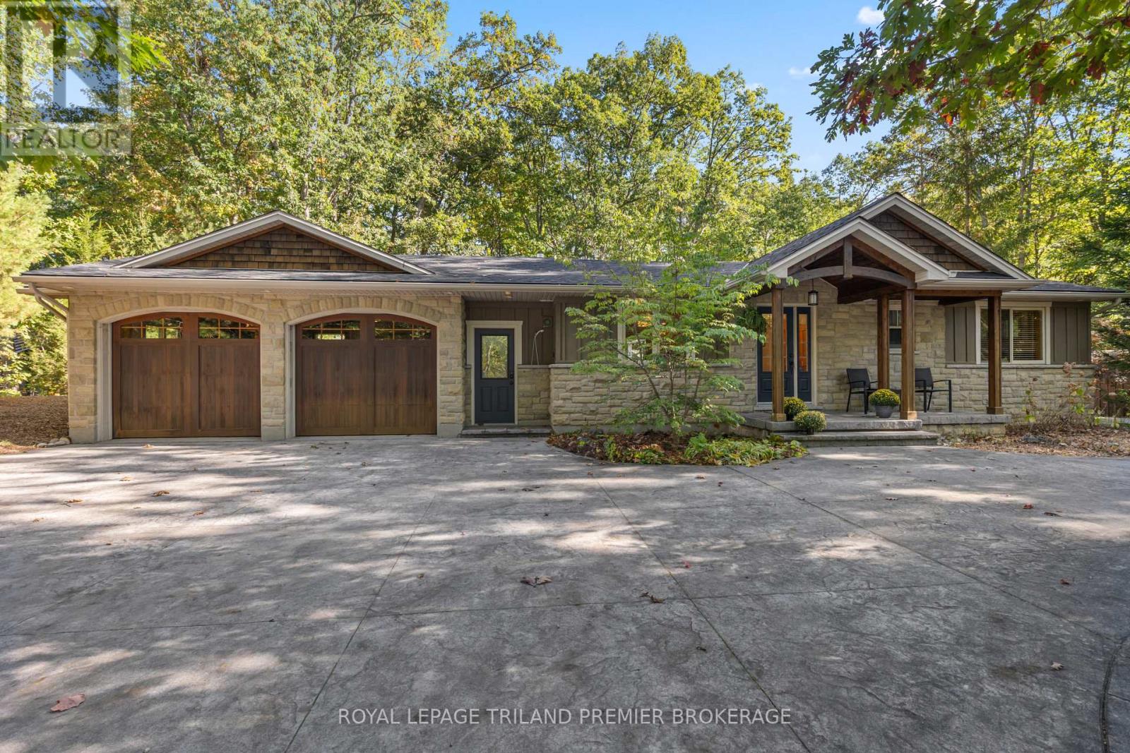 10300 Beach Opines Rd, Lambton Shores, ON N0M 1T0