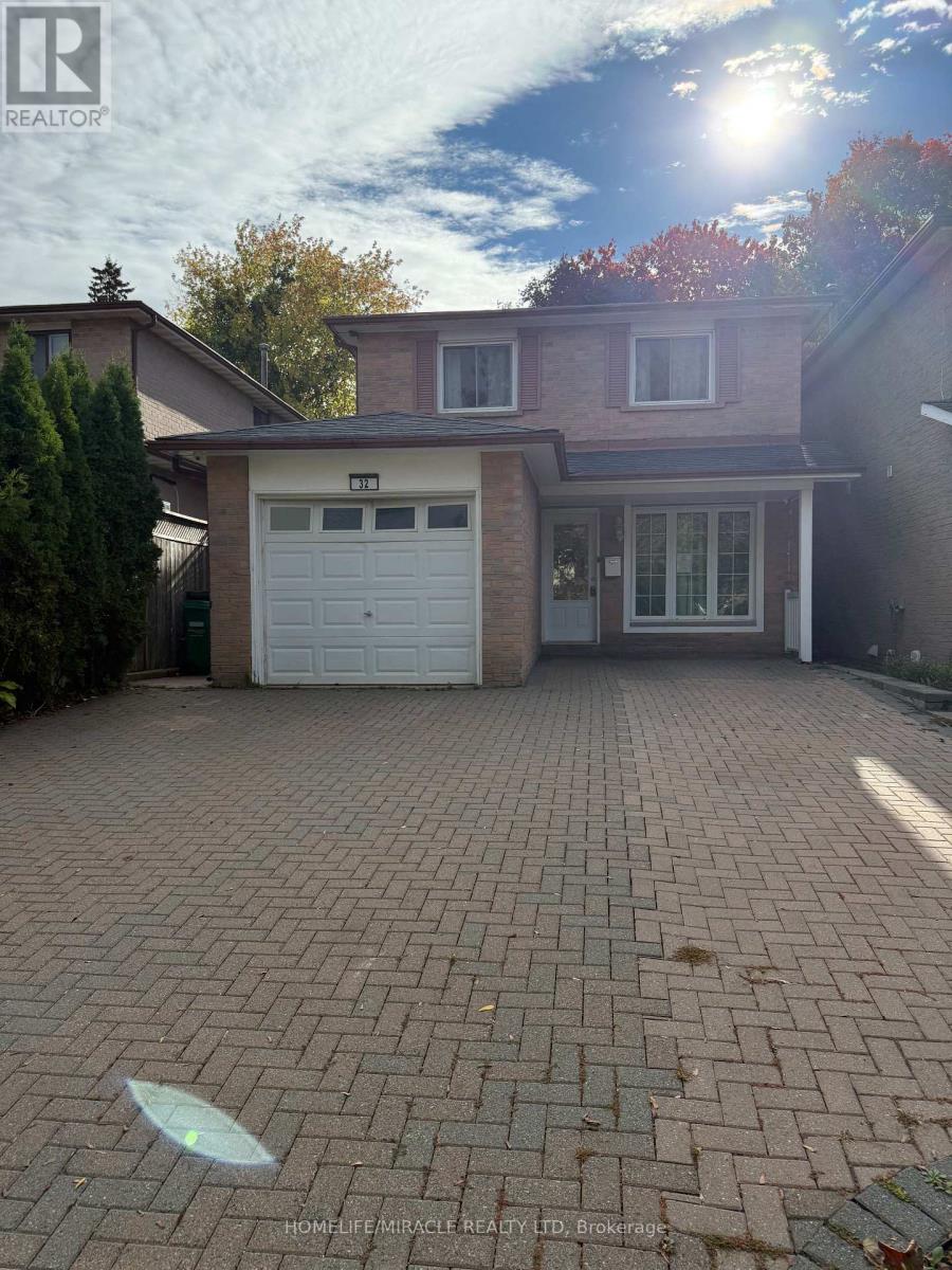32 Barrington Cres, Brampton, ON L6Z 1N3